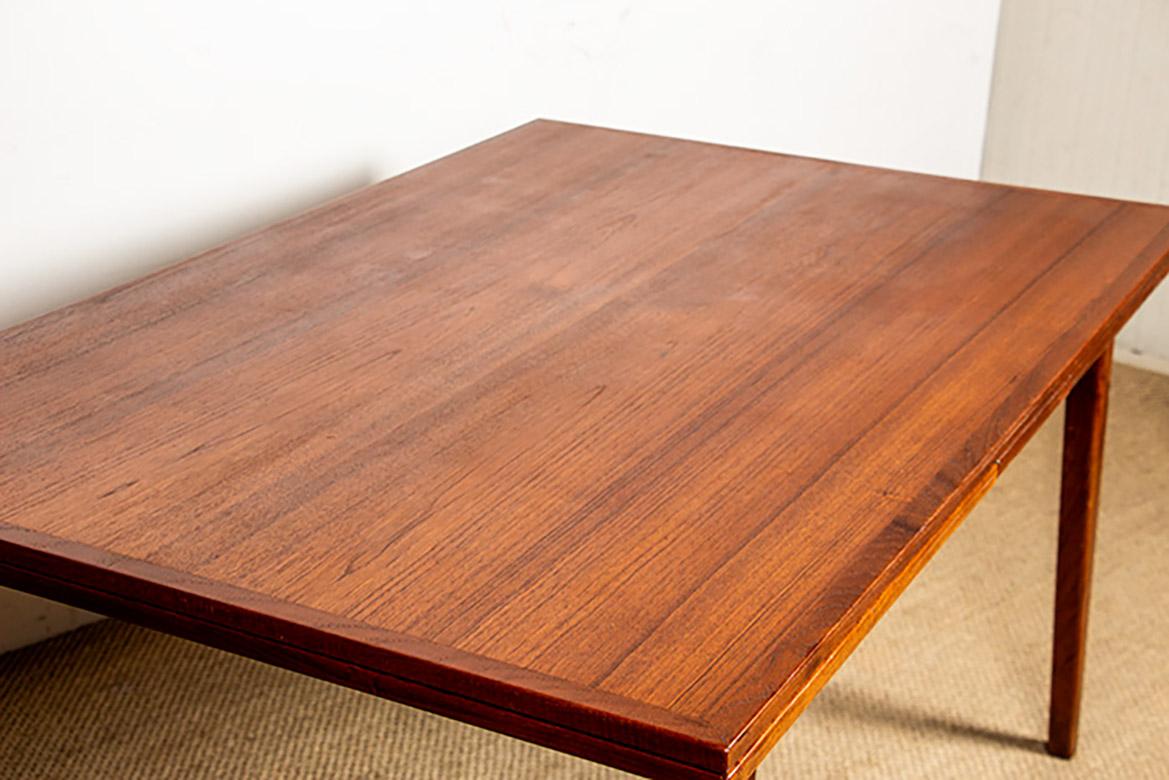Large Danish extendable teak dining table model 145 by Willy Sigh for Sigh&Son. For Sale 4