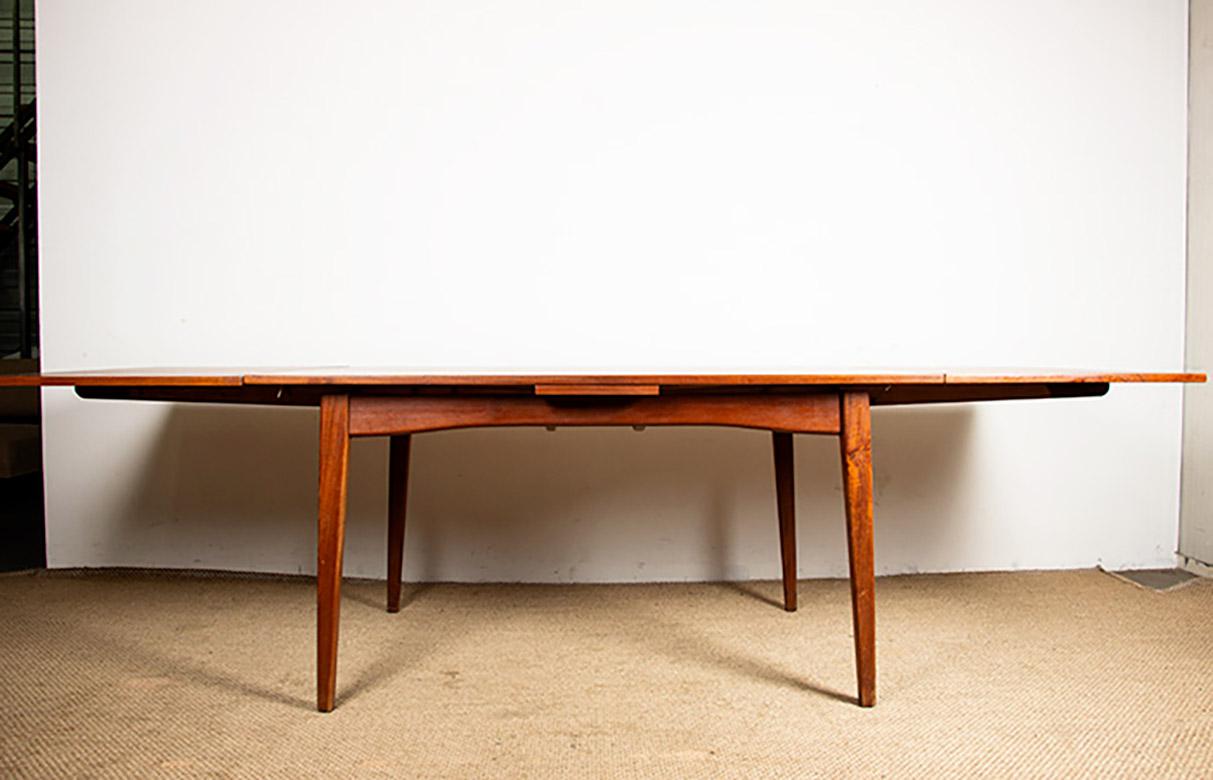 Large Danish extendable teak dining table model 145 by Willy Sigh for Sigh&Son. For Sale 5