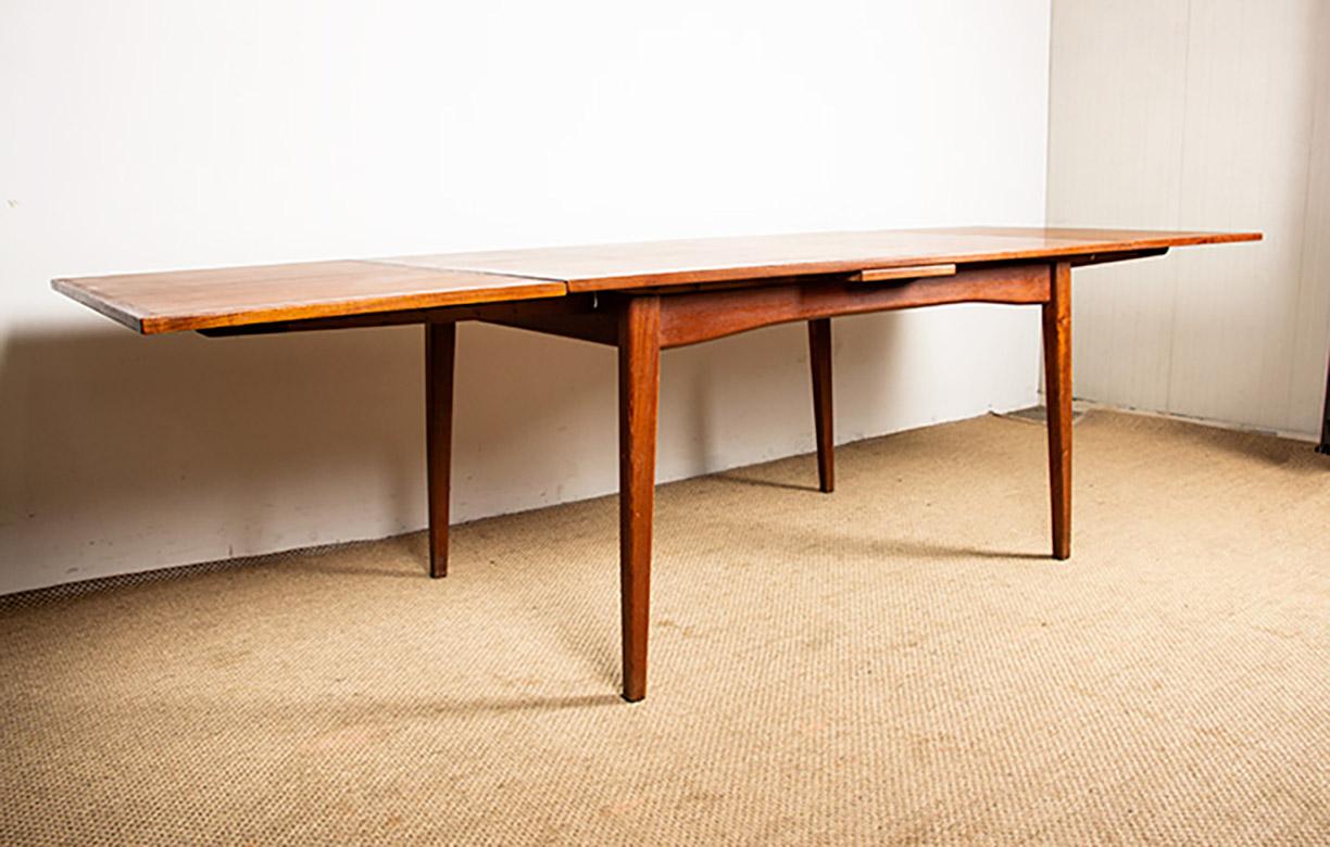 Large Danish extendable teak dining table model 145 by Willy Sigh for Sigh&Son. For Sale 7