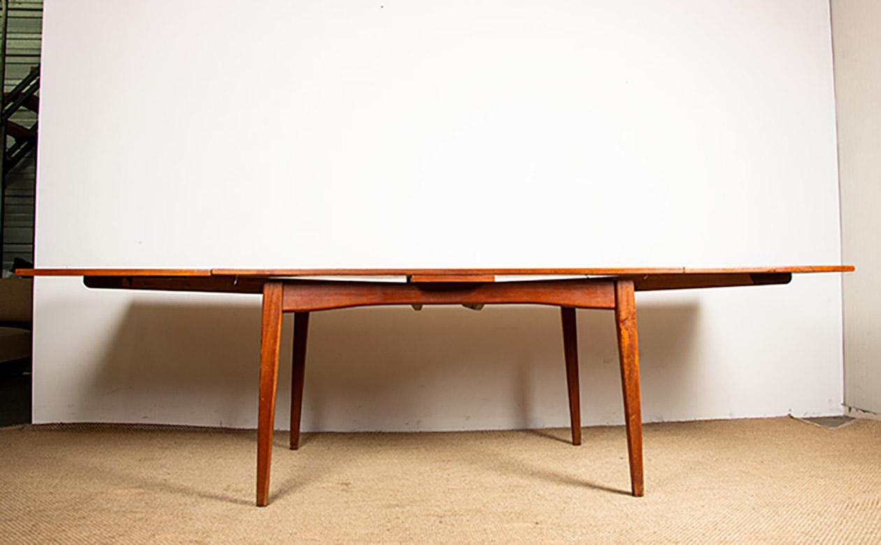 Large Danish extendable teak dining table model 145 by Willy Sigh for Sigh&Son. For Sale 8