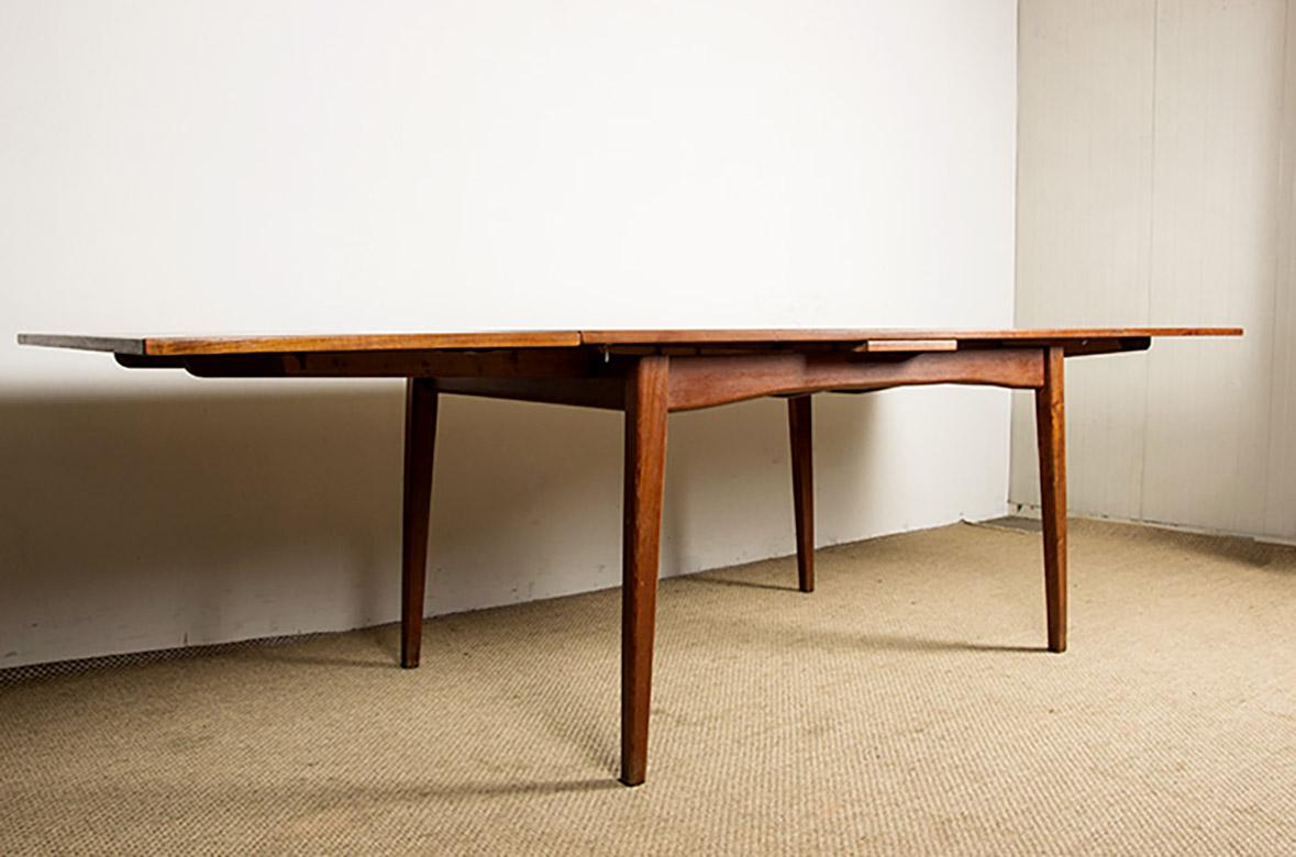 Large Danish extendable teak dining table model 145 by Willy Sigh for Sigh&Son. For Sale 10