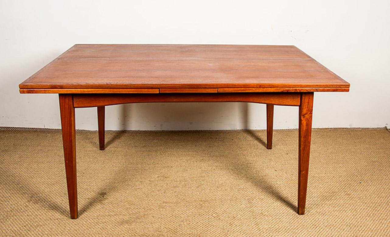 Scandinavian Modern Large Danish extendable teak dining table model 145 by Willy Sigh for Sigh&Son. For Sale