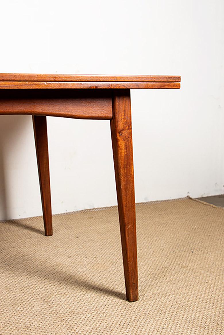 Teak Large Danish extendable teak dining table model 145 by Willy Sigh for Sigh&Son. For Sale