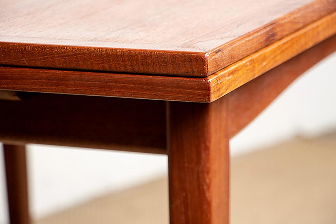 Large Danish extendable teak dining table model 145 by Willy Sigh for Sigh&Son. For Sale 3