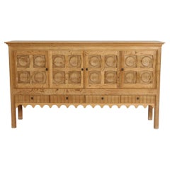 Großes dänisches Henning Kjærnulf Sideboard Oak mit 4 Türen Brutalistischer Stil 1970er