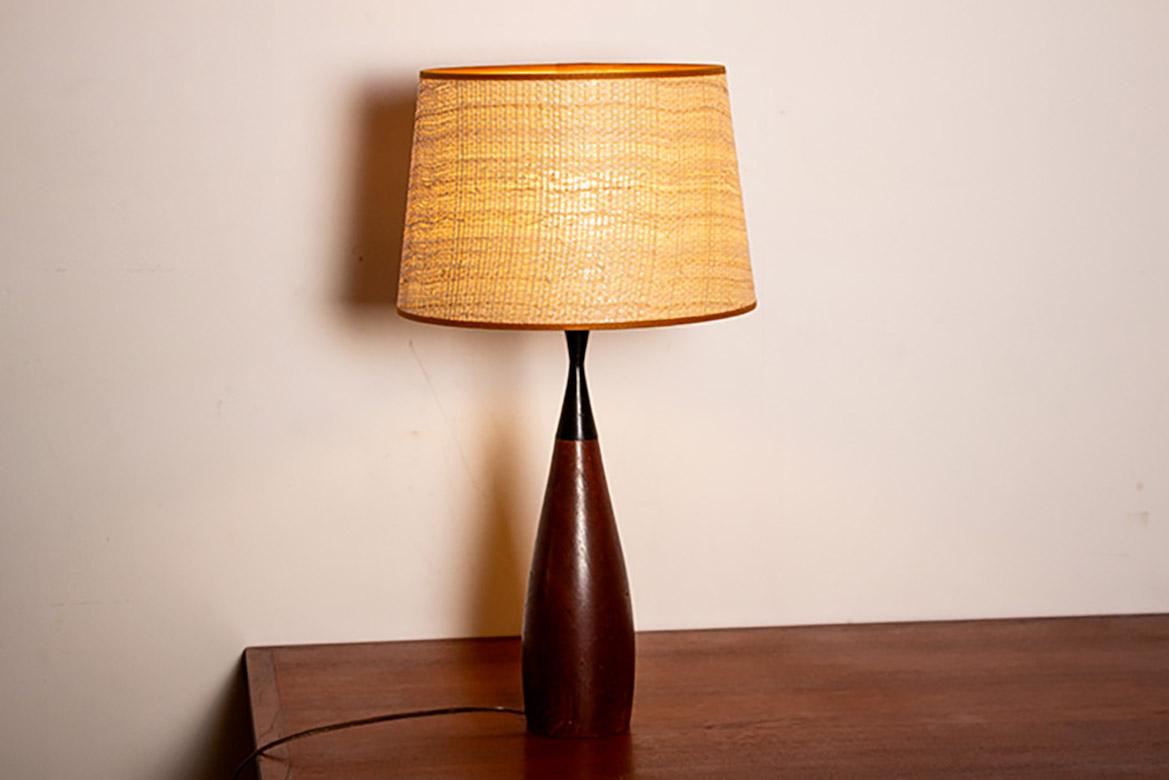 Grande lampada da tavolo danese a forma di chiglia in teak ed ebano di Fog and Morup 1960. in vendita 5