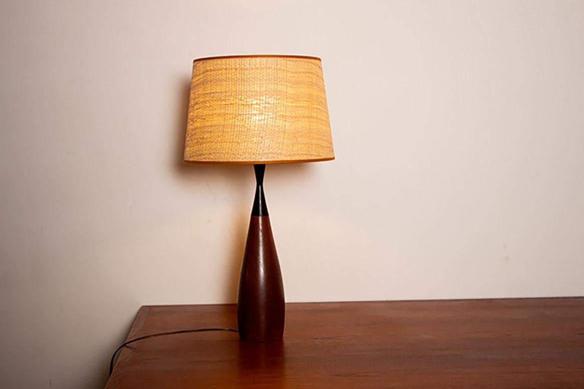Grande lampada da tavolo danese a forma di chiglia in teak ed ebano di Fog and Morup 1960. in vendita 6