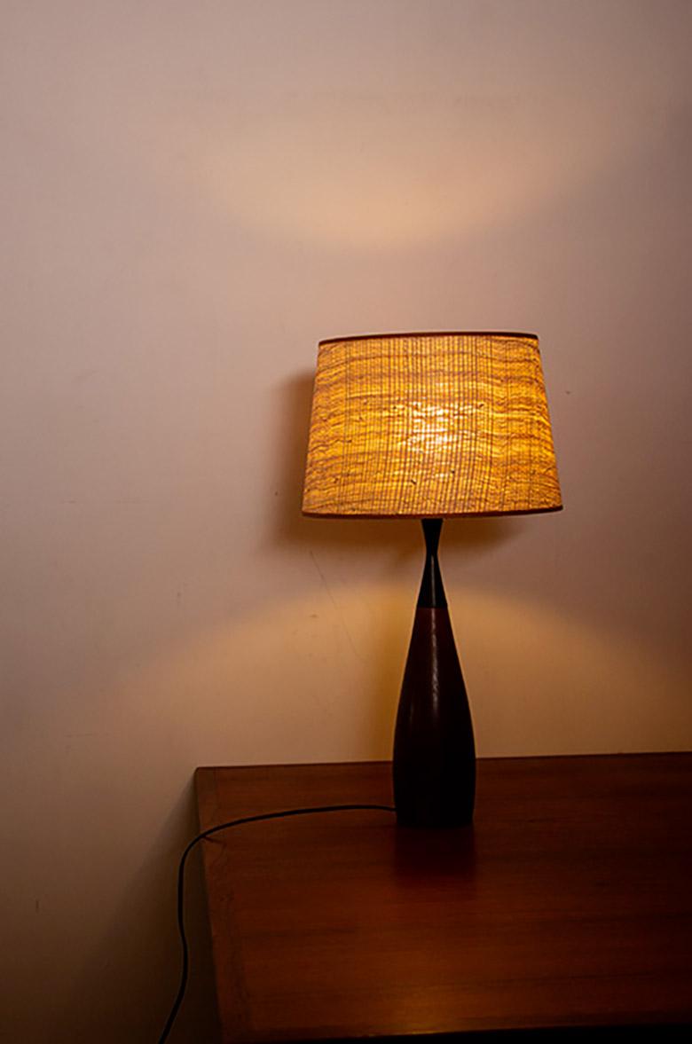 Grande lampada da tavolo danese a forma di chiglia in teak ed ebano di Fog and Morup 1960. in vendita 7