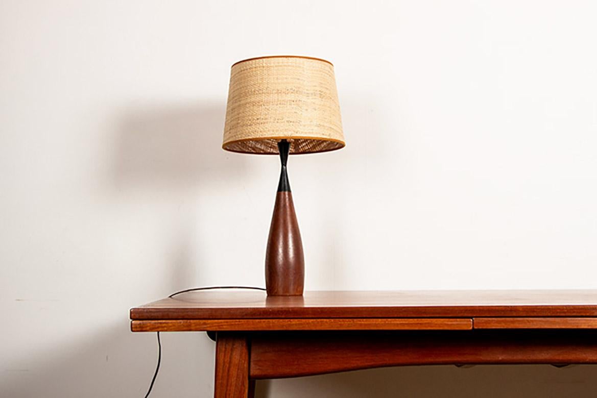 Grande lampada da tavolo danese a forma di chiglia in teak ed ebano di Fog and Morup 1960. In condizioni ottime in vendita a JOINVILLE-LE-PONT, FR