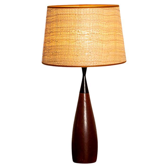 Grande lampada da tavolo danese a forma di chiglia in teak ed ebano di Fog and Morup 1960. in vendita