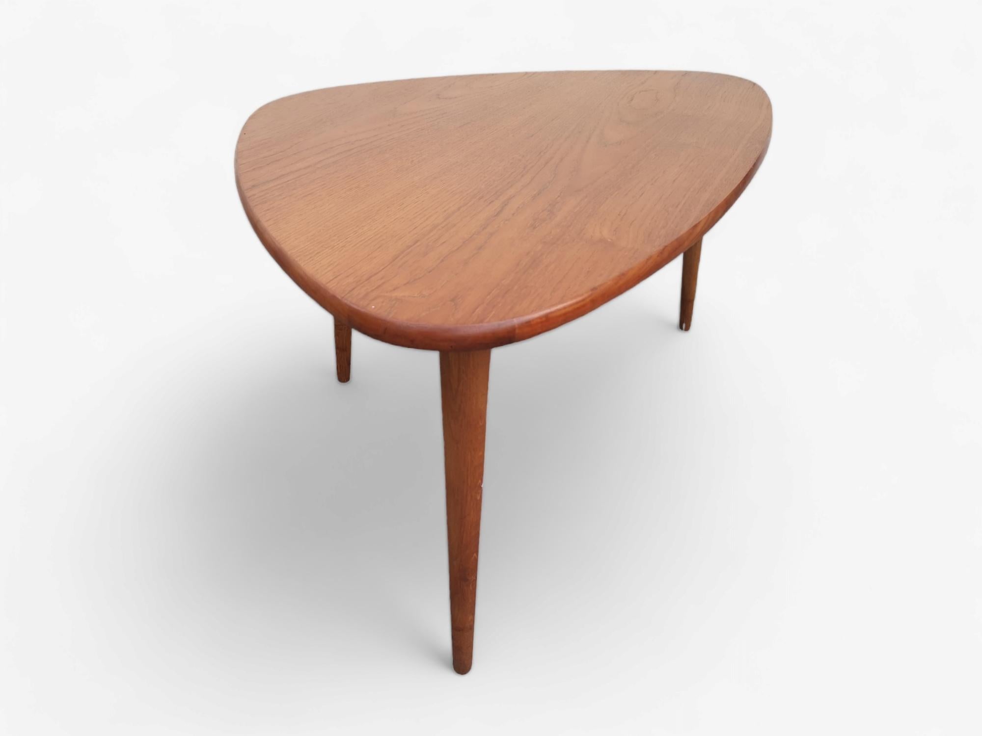 Large Danish kidney-shaped teak coffee table By Anton Kildeberg´s Møbelfabrik.