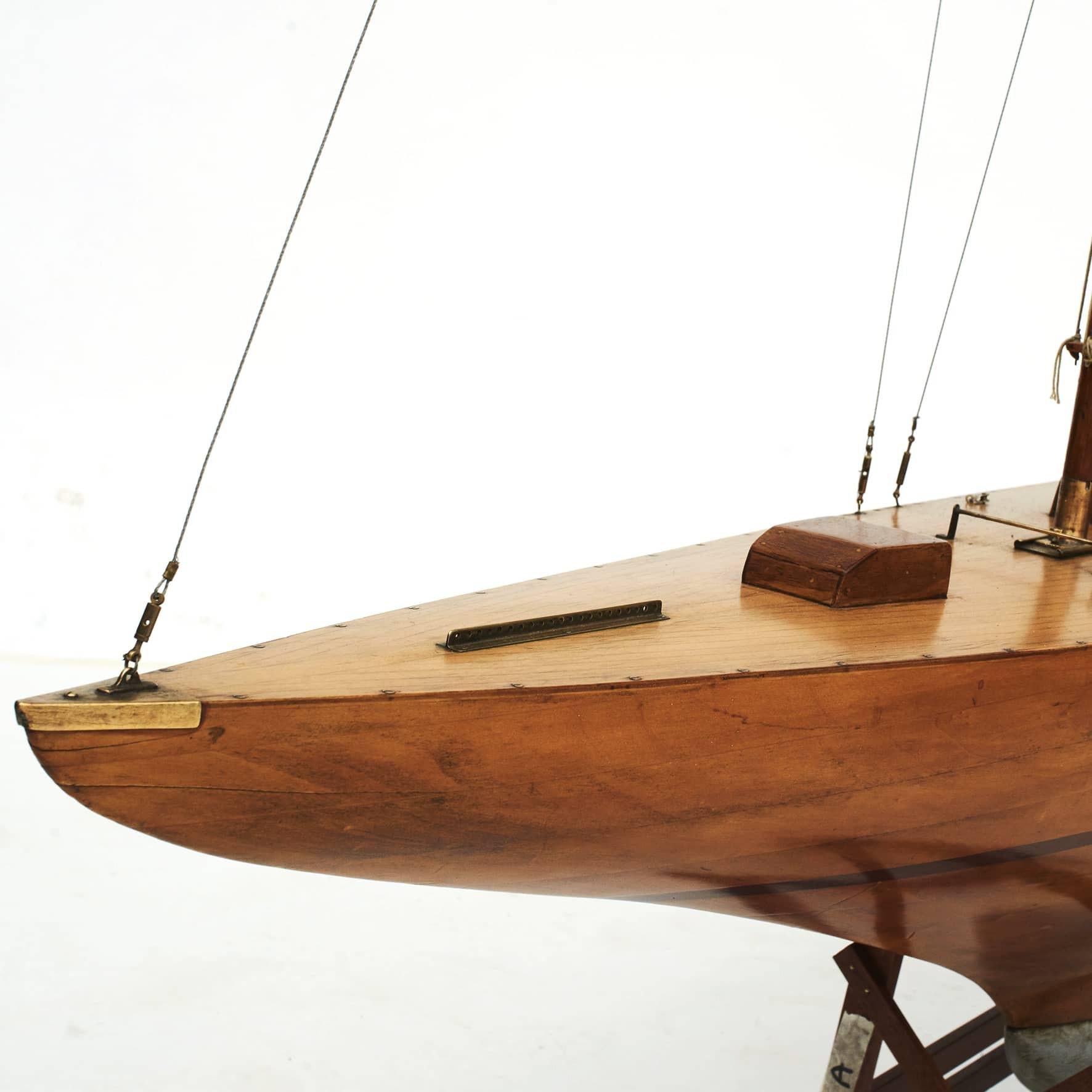 20th Century Large Danish Maple and Mahogany Pond Yacht Ship Model For Sale