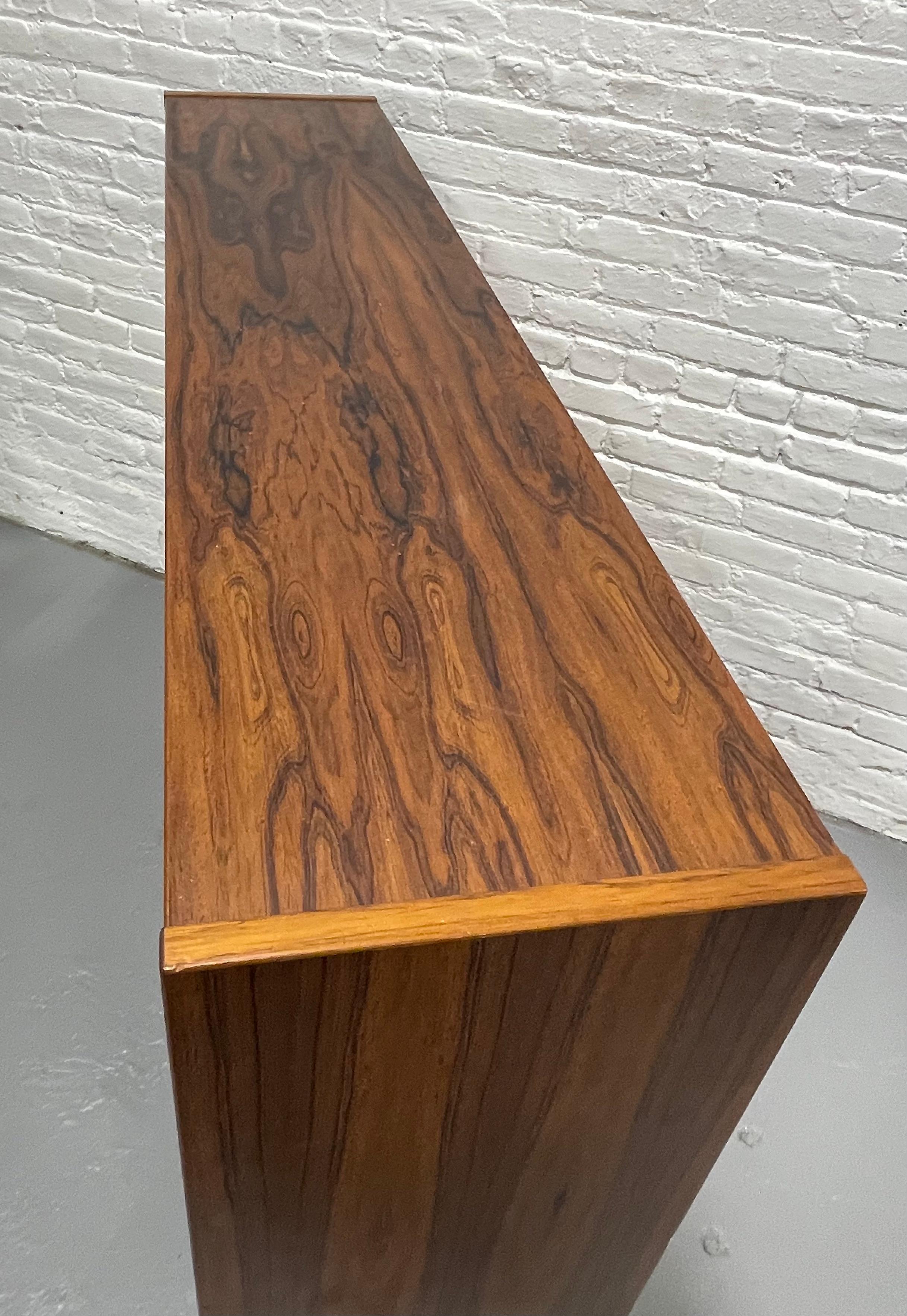 Großes DANISH Mid Century Modern ROSEWOOD BOOKCASE, ca. 1960er Jahre (Mitte des 20. Jahrhunderts) im Angebot