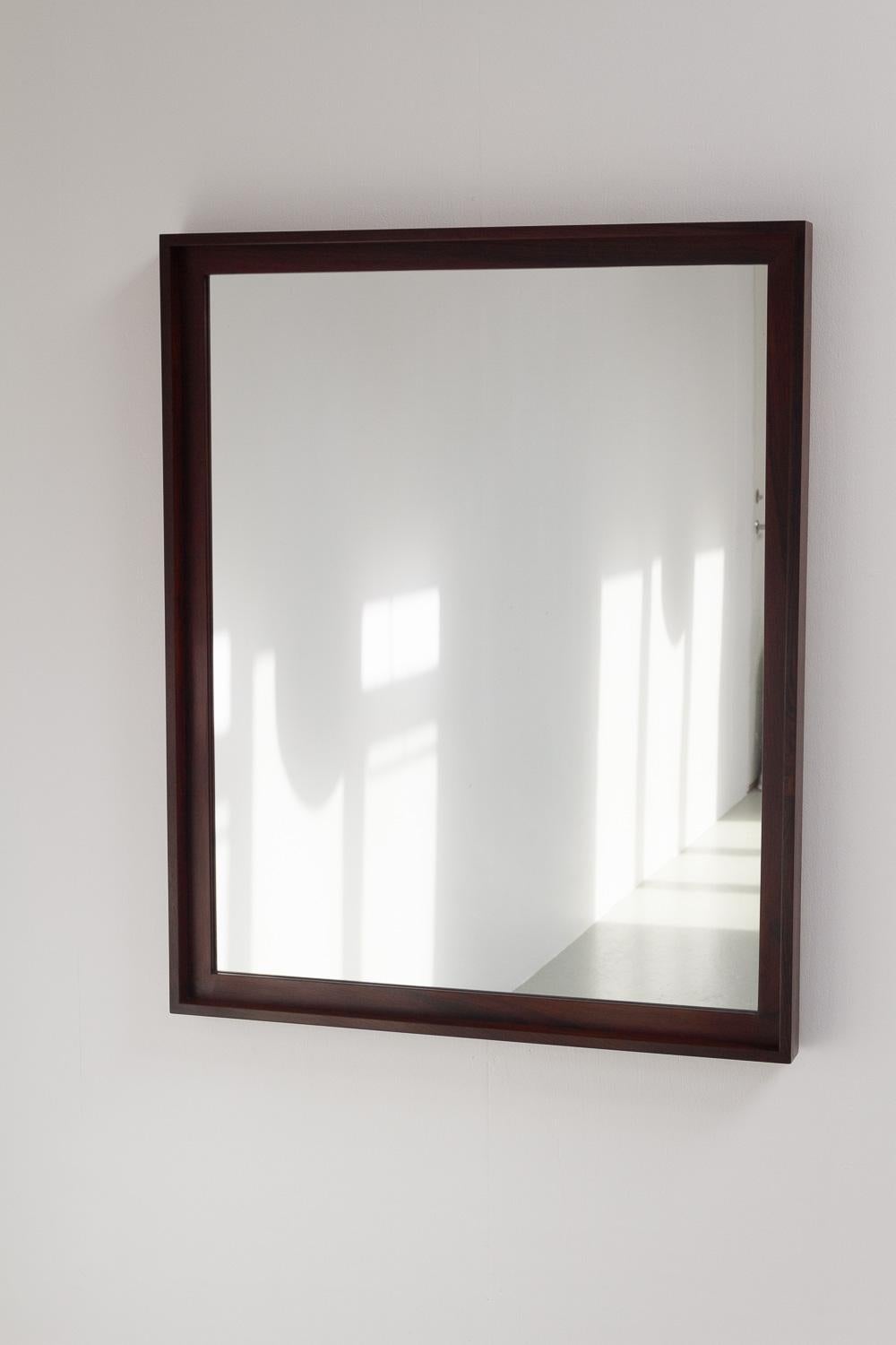 Grand miroir danois en bois de rose moderne du milieu du siècle, années 1960. en vente 4