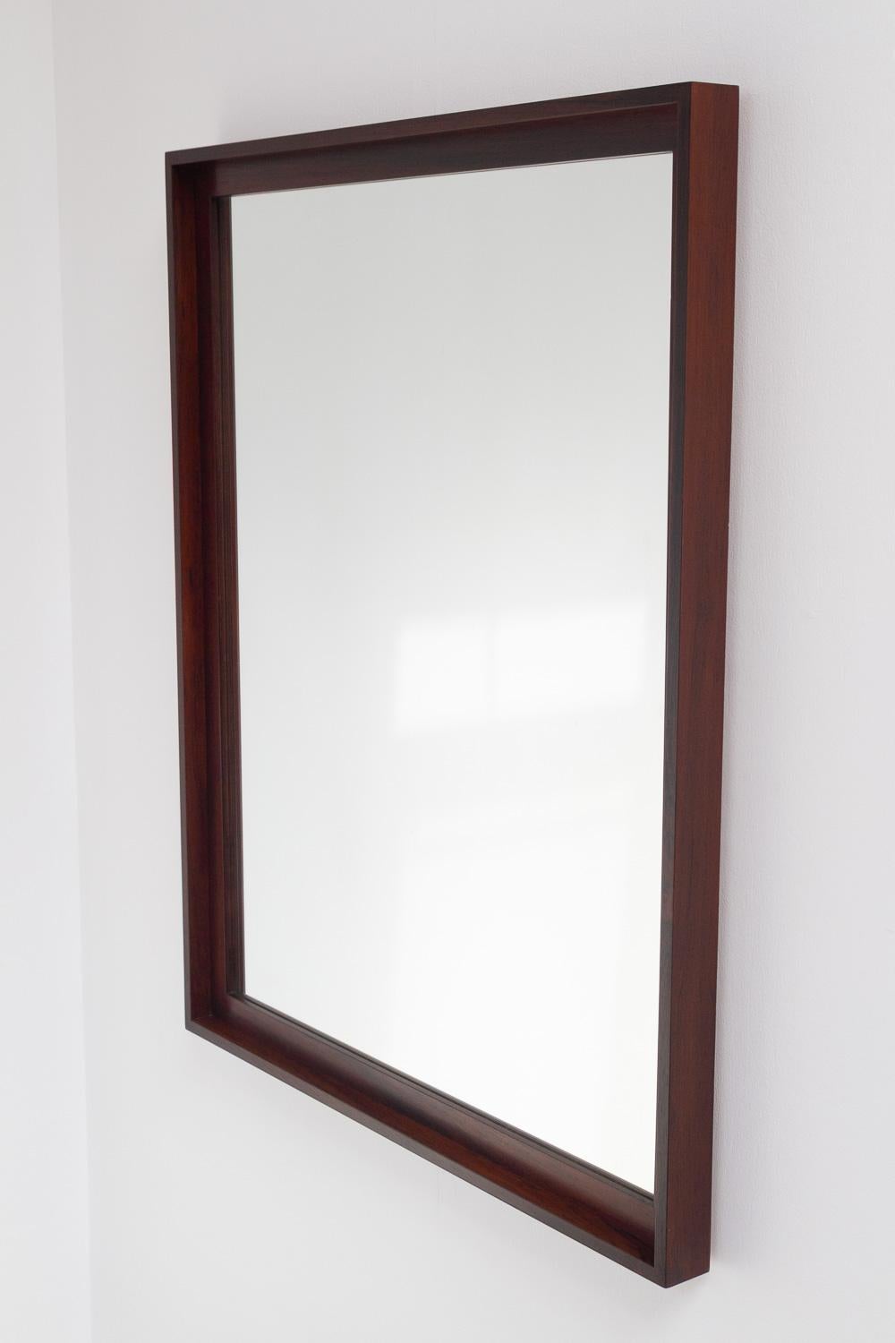 Grand miroir danois en bois de rose moderne du milieu du siècle, années 1960. en vente 5