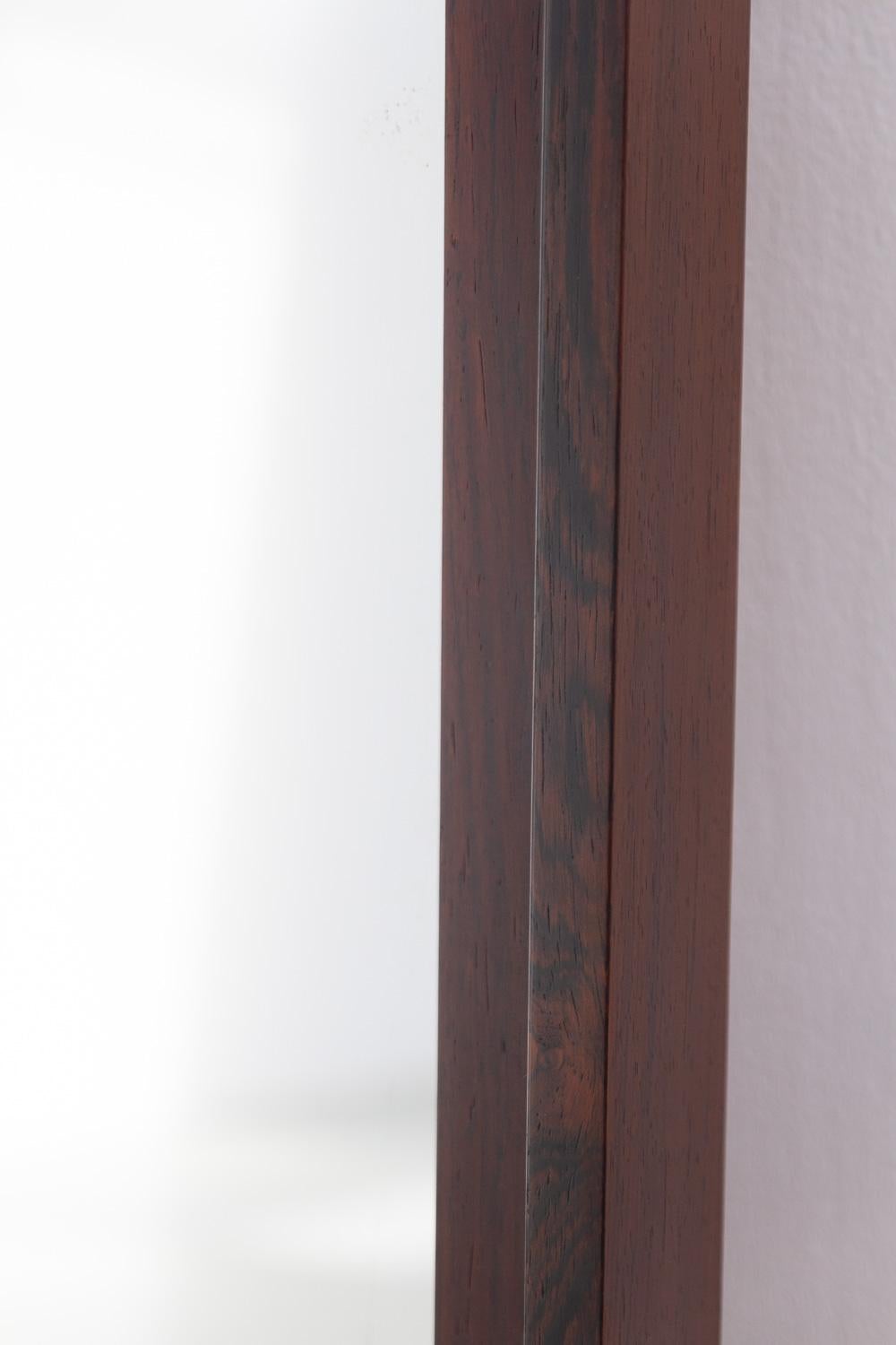 Danois Grand miroir danois en bois de rose moderne du milieu du siècle, années 1960. en vente