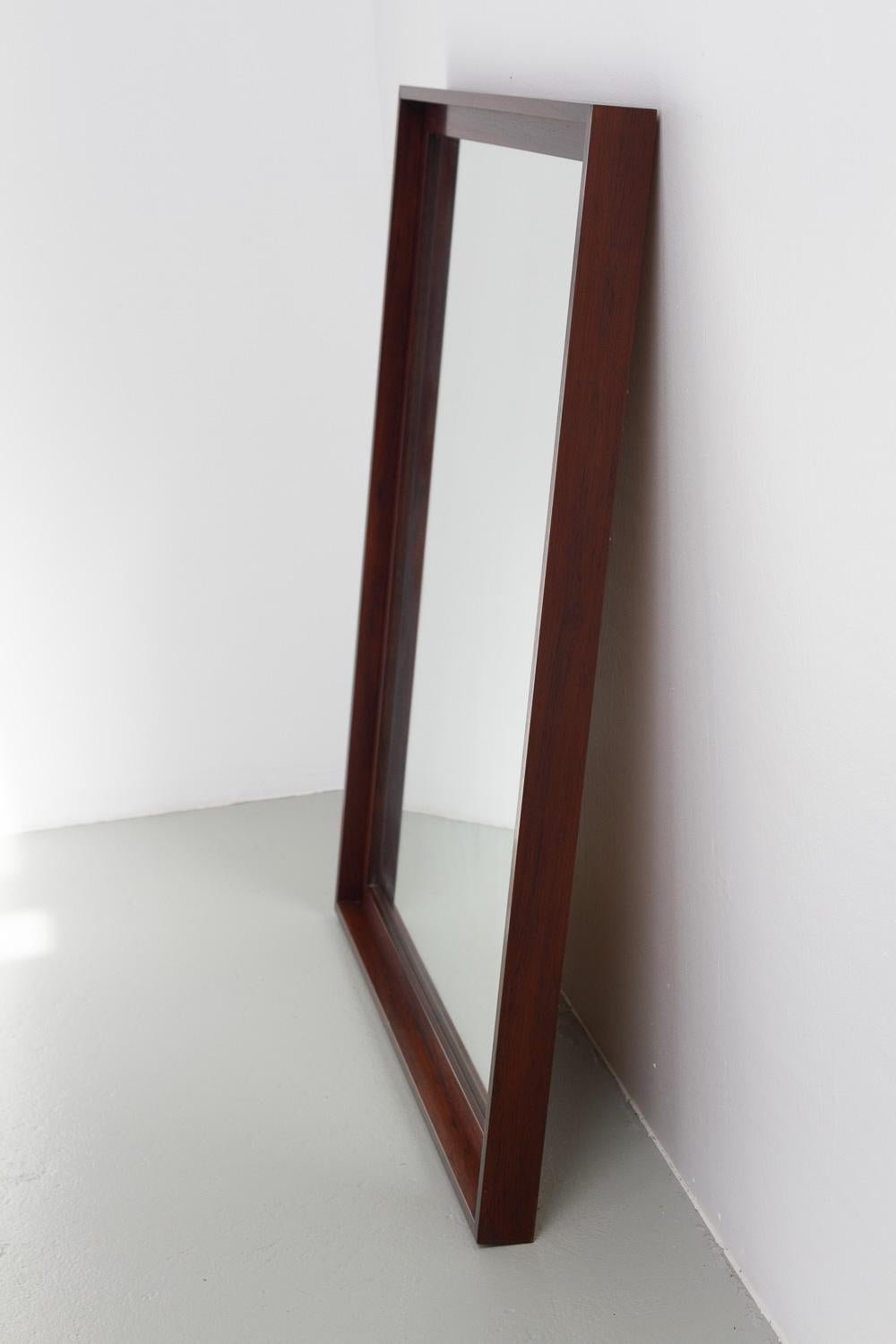 Grand miroir danois en bois de rose moderne du milieu du siècle, années 1960. Bon état - En vente à Asaa, DK