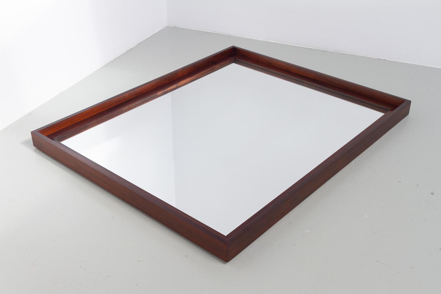 Grand miroir danois en bois de rose moderne du milieu du siècle, années 1960. en vente 2