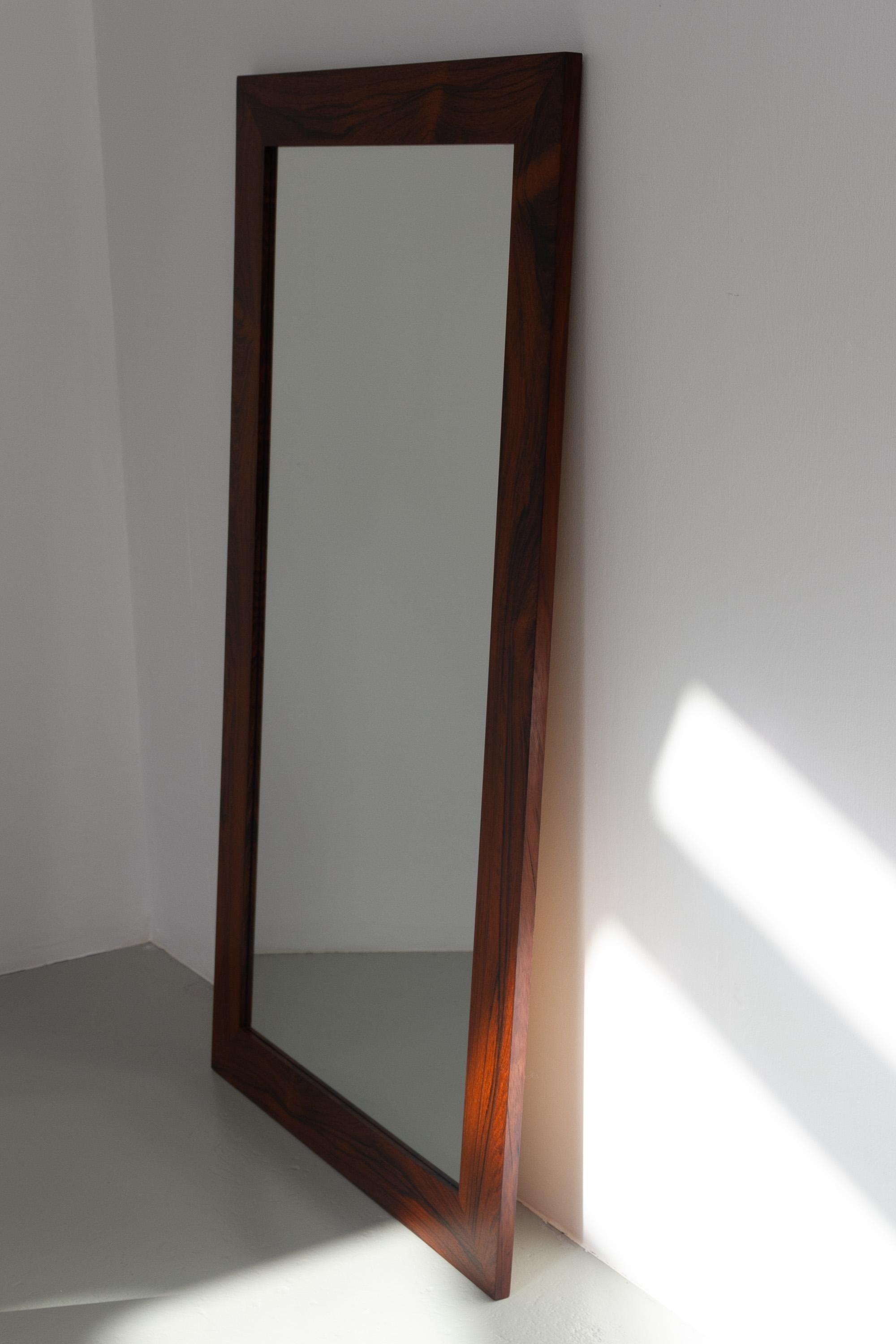 Grande specchio danese in palissandro della metà del secolo scorso, anni '1970. in vendita 4