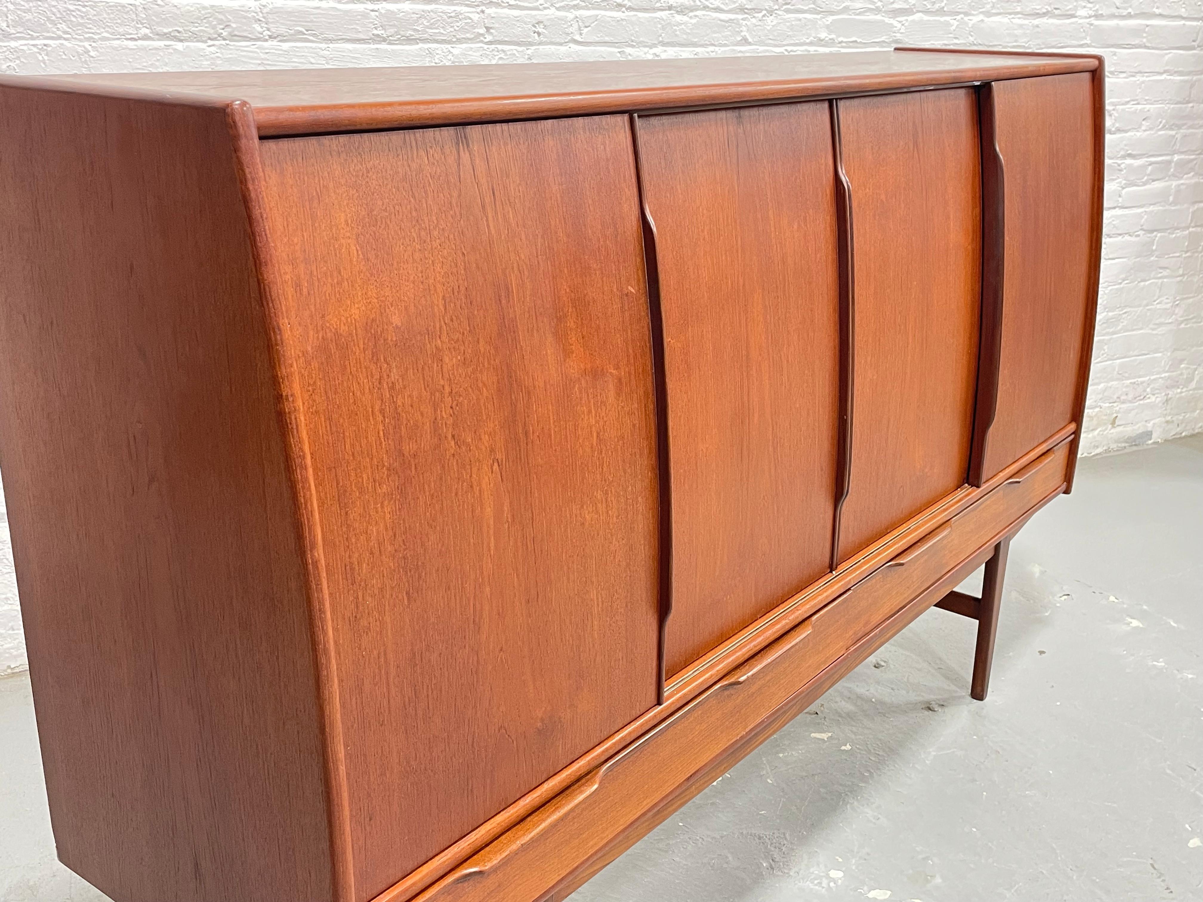 Grande credenza in teak DANISH Mid Century MODERN / SIDEBOARD, di E.W. Bach, 1960 ca. in vendita 6