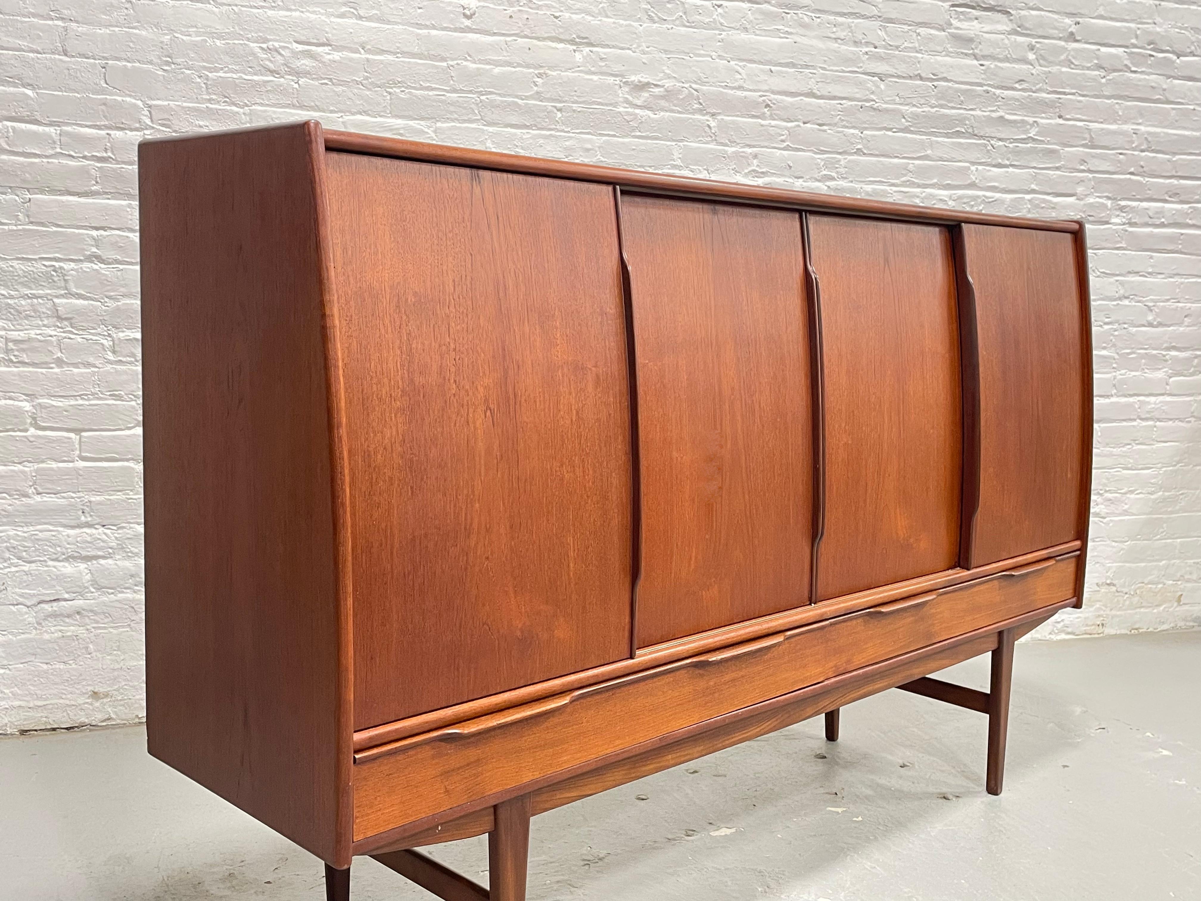 Grande credenza in teak DANISH Mid Century MODERN / SIDEBOARD, di E.W. Bach, 1960 ca. in vendita 7