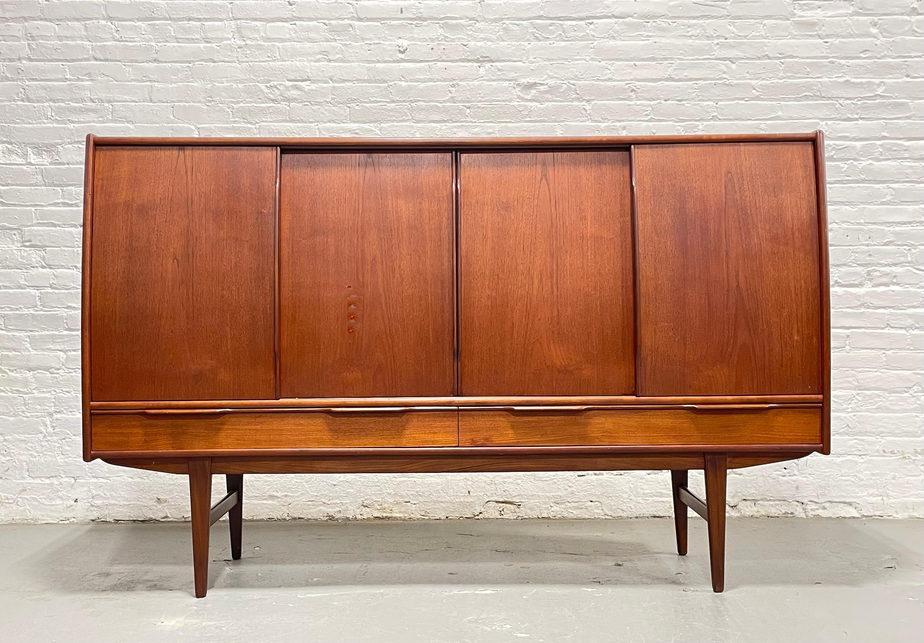 Grande credenza in teak DANISH Mid Century MODERN / SIDEBOARD, di E.W. Bach, 1960 ca. in vendita 2