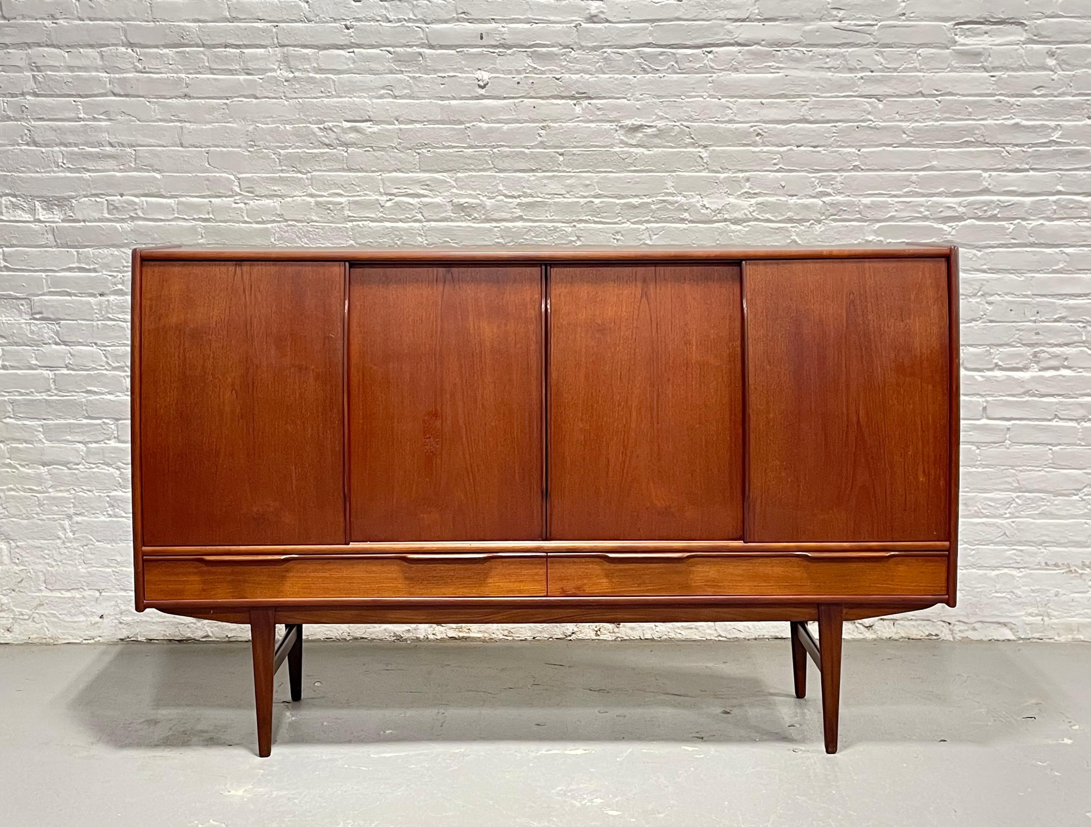 Grande credenza in teak DANISH Mid Century MODERN / SIDEBOARD, di E.W. Bach, 1960 ca. in vendita 3
