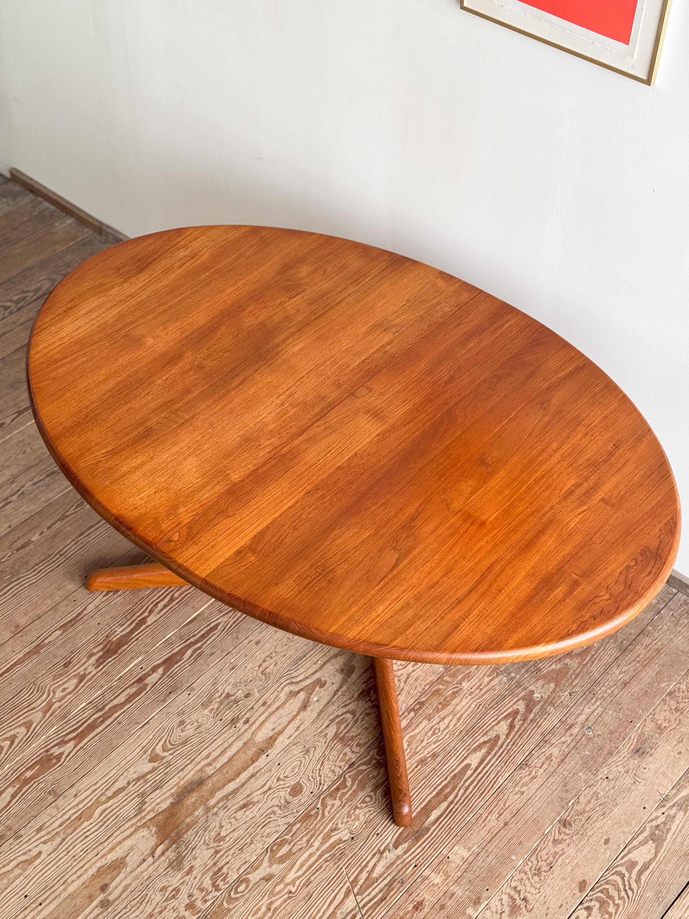 Large Danish Mid-Century Oval Dining Table in Teak, Extendable, Denmark, 1960s For Sale 4