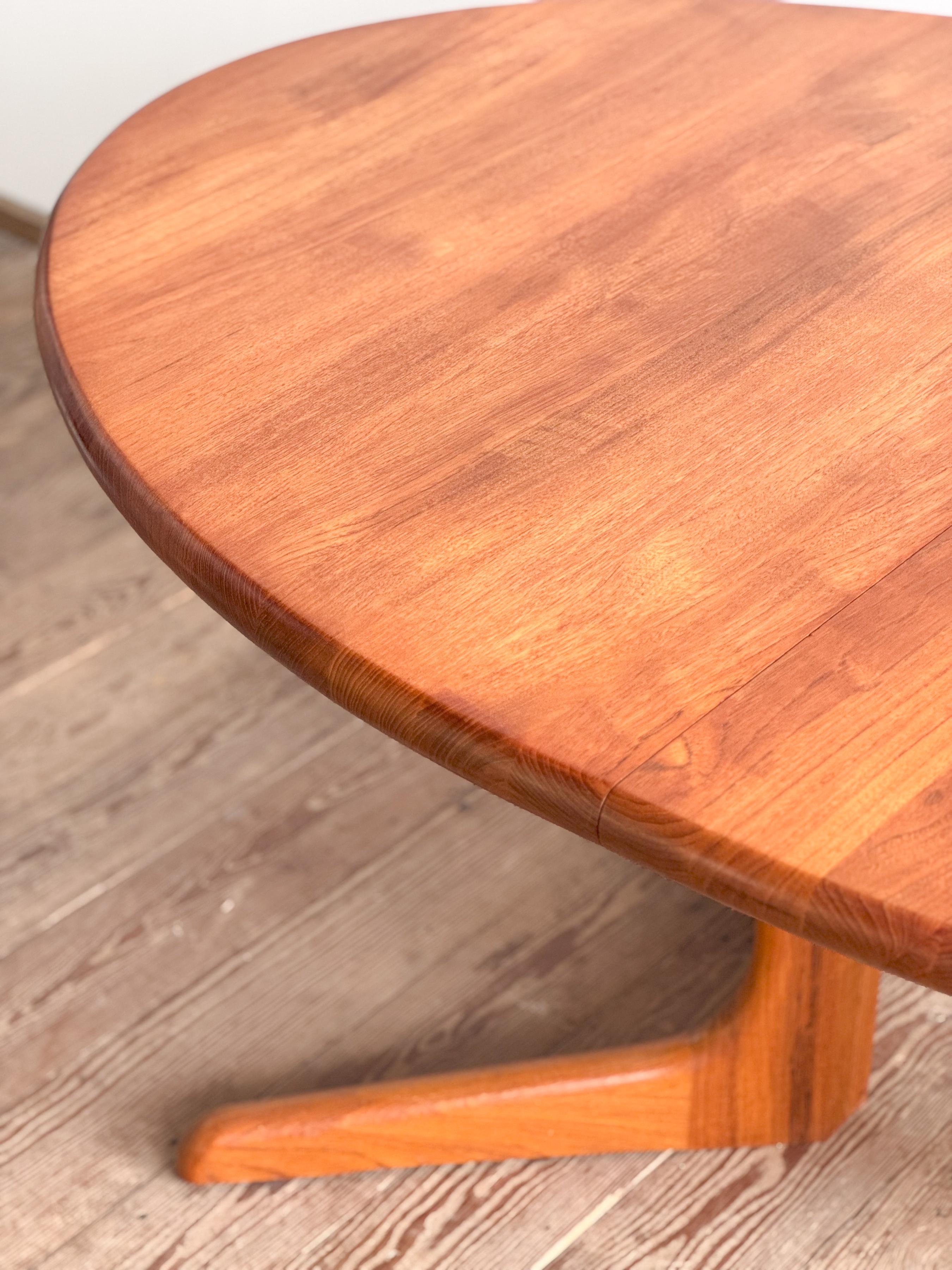 Large Danish Mid-Century Oval Dining Table in Teak, Extendable, Denmark, 1960s For Sale 6