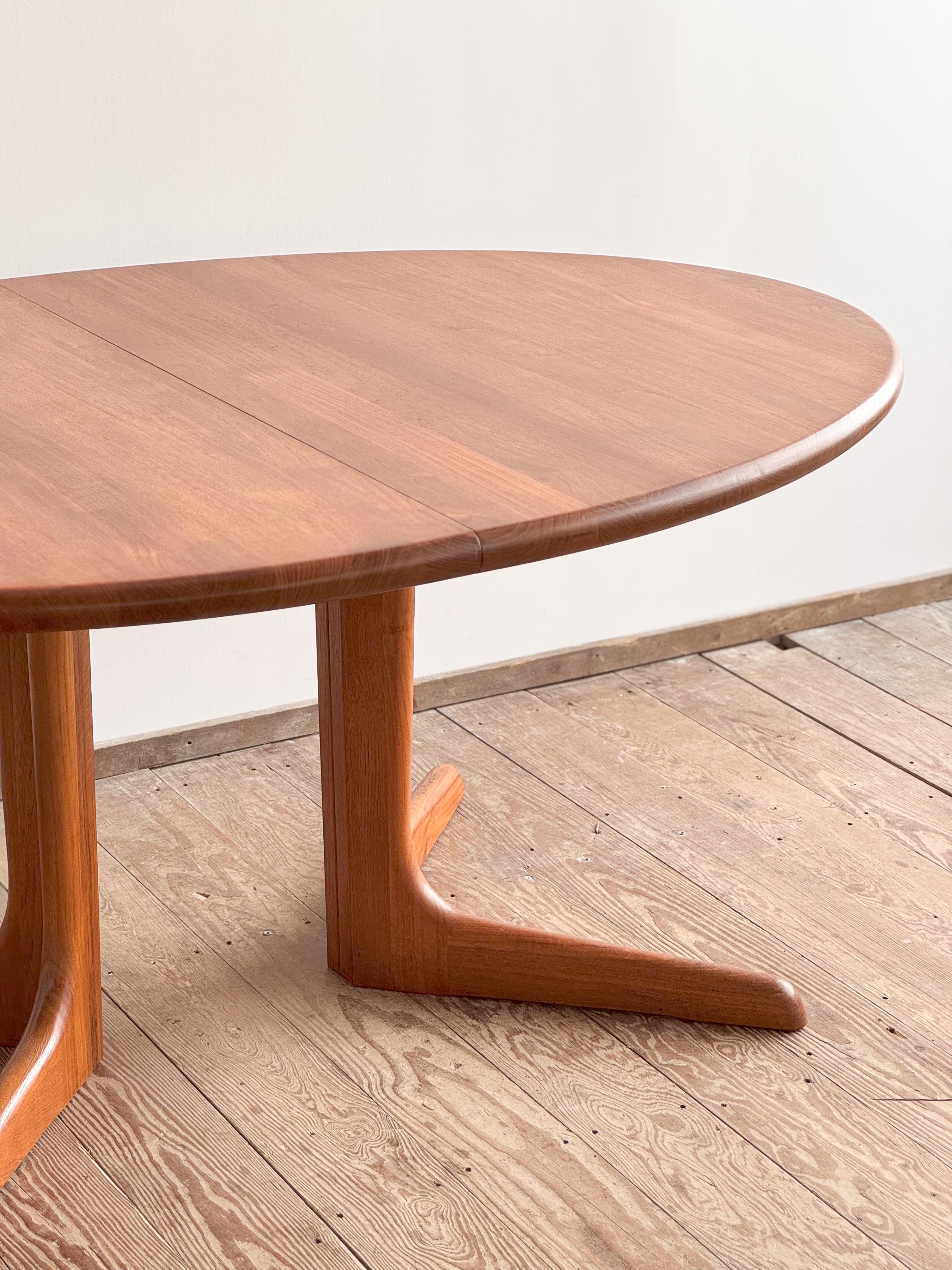 Large Danish Mid-Century Oval Dining Table in Teak, Extendable, Denmark, 1960s For Sale 8