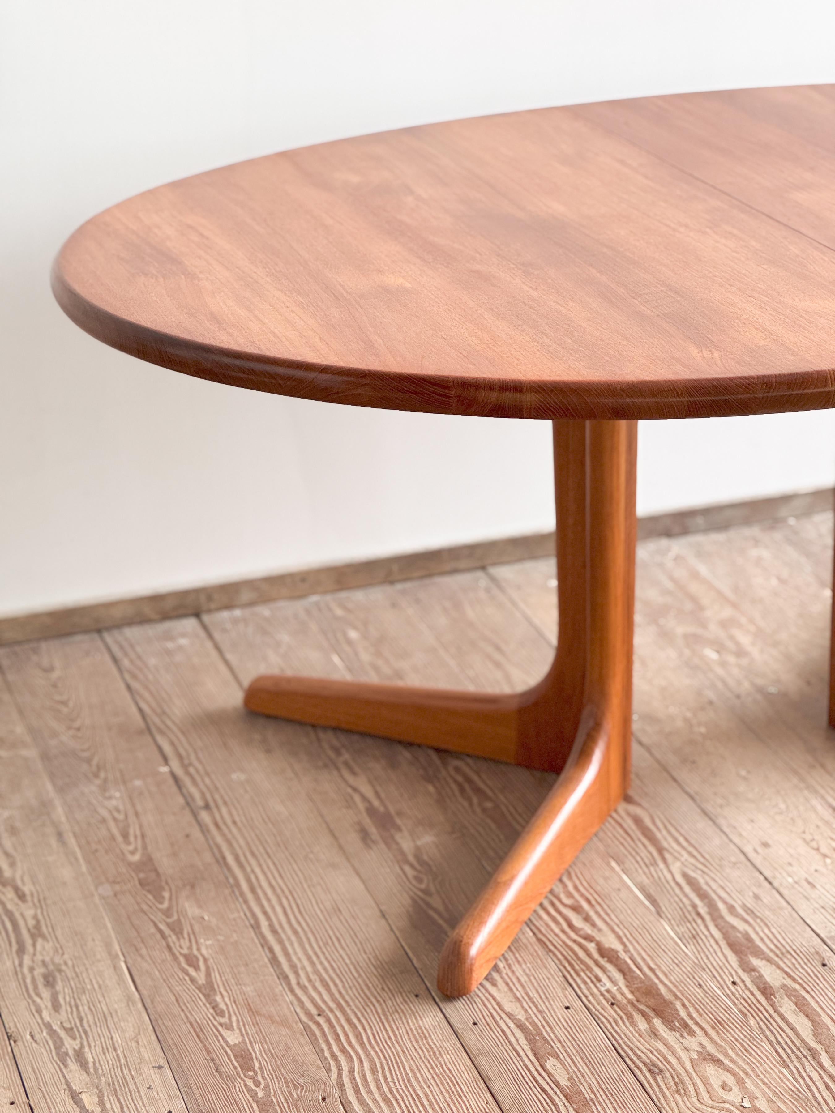 Large Danish Mid-Century Oval Dining Table in Teak, Extendable, Denmark, 1960s For Sale 9