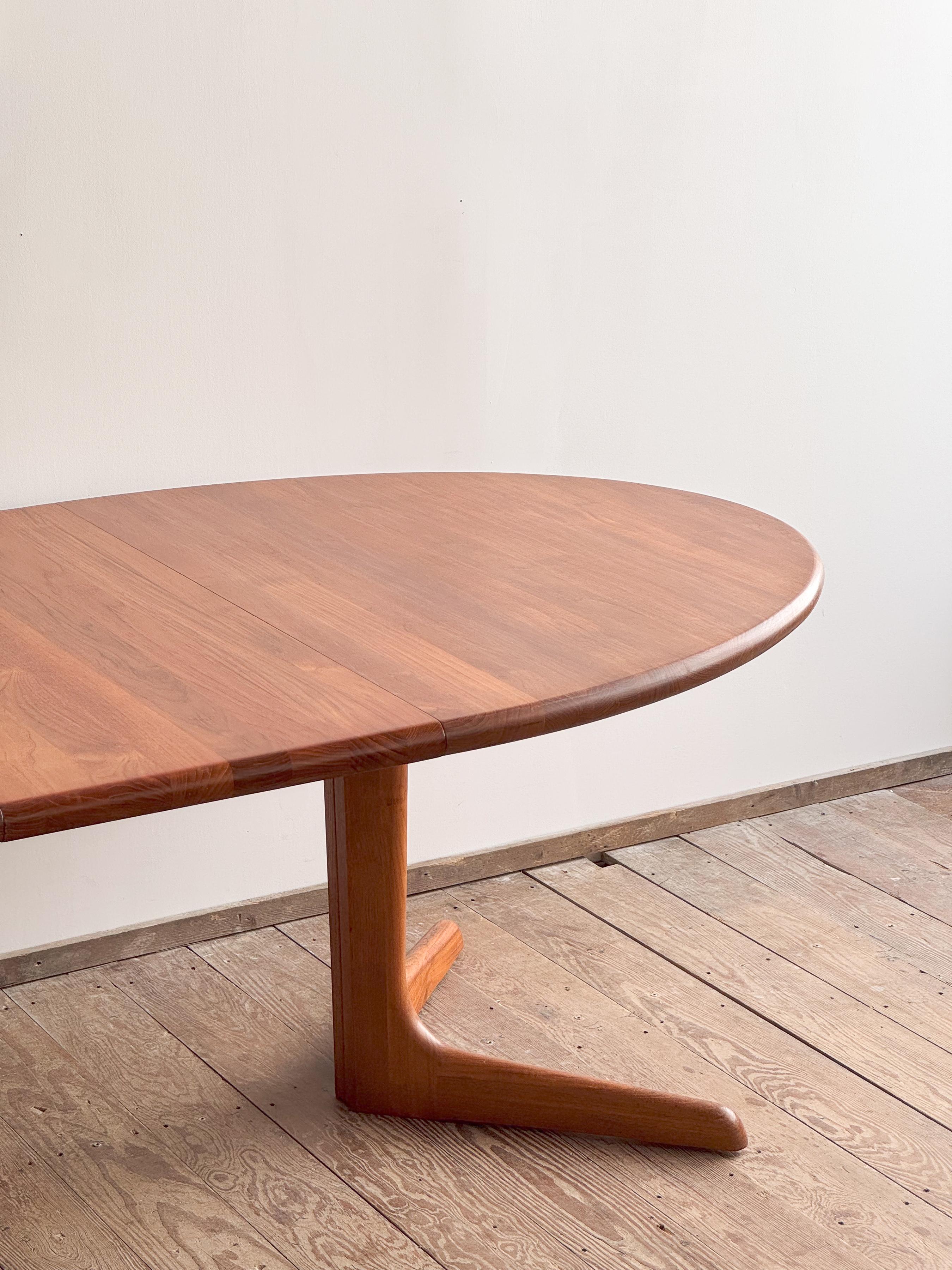 Large Danish Mid-Century Oval Dining Table in Teak, Extendable, Denmark, 1960s For Sale 10