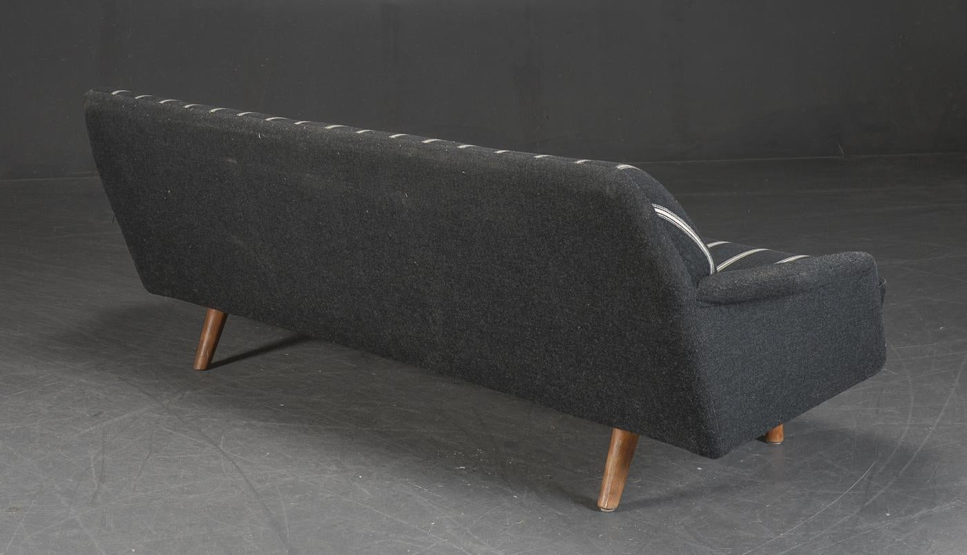 Danois Grand canapé danois en teck du milieu du siècle, modèle 444 d'Illum Wikkelso, début des années 1960 en vente