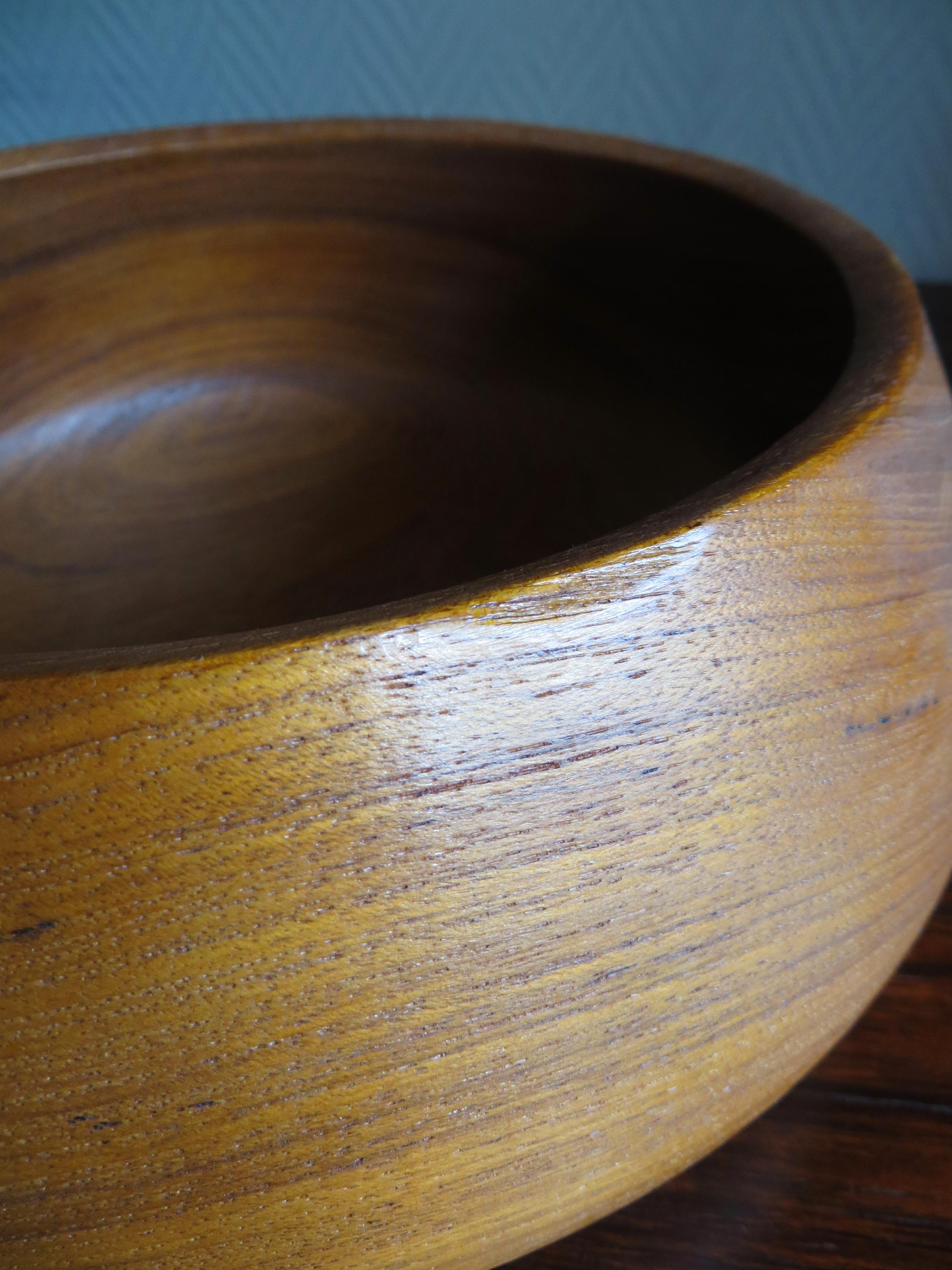 Large Danish Midcentury Hand Moulded & Organic Rounded Shaped Teak Bowl , 1950s For Sale 4