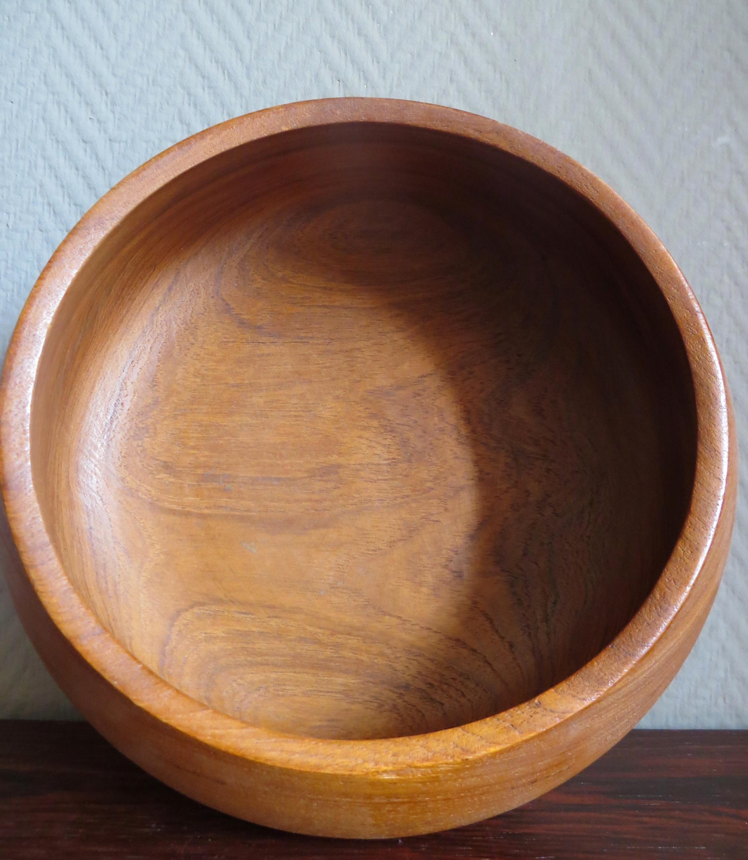 Large Danish Midcentury Hand Moulded & Organic Rounded Shaped Teak Bowl , 1950s In Good Condition For Sale In Hamburg, DE