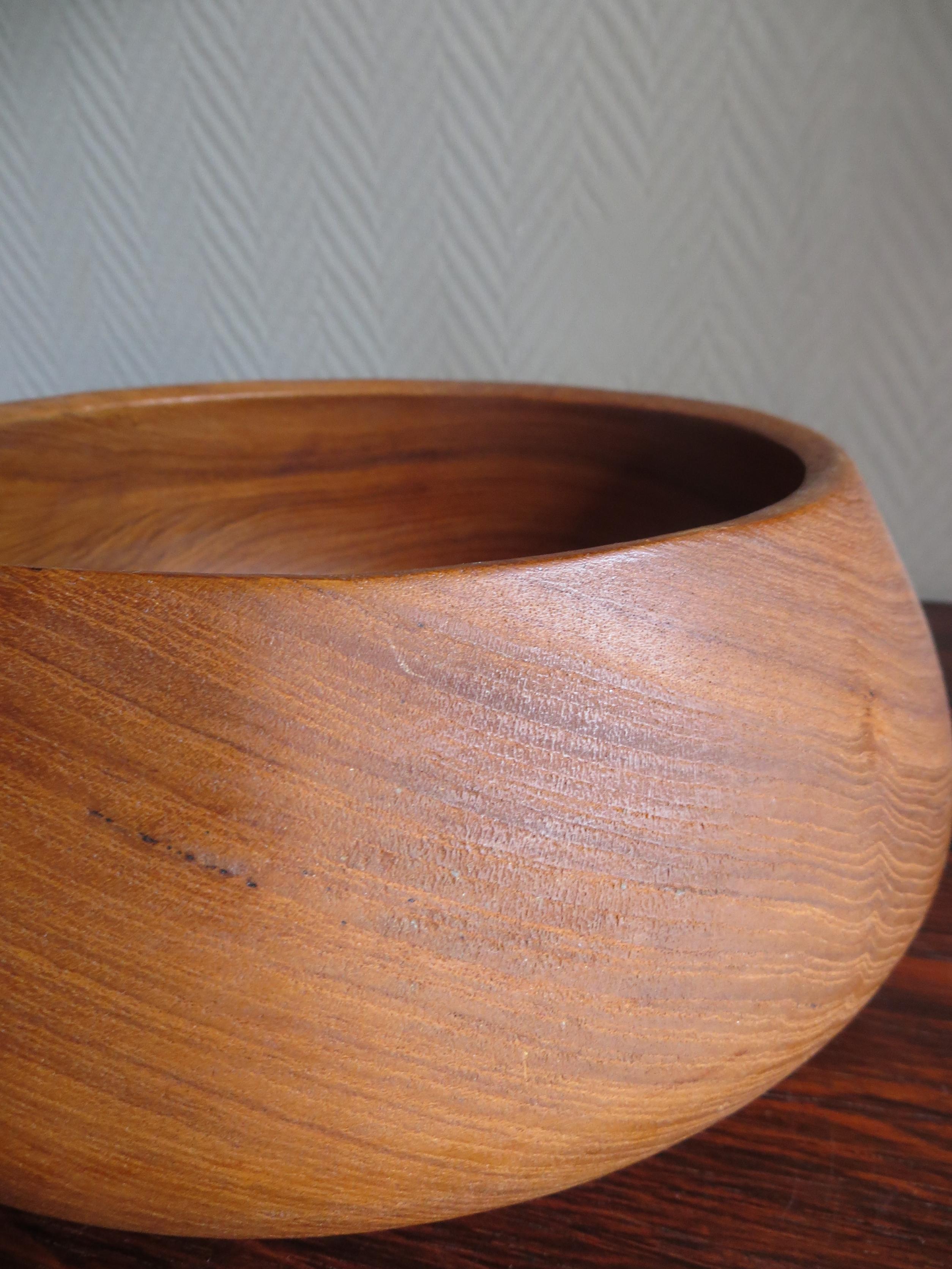 Large Danish Midcentury Hand Moulded & Organic Rounded Shaped Teak Bowl , 1950s For Sale 1