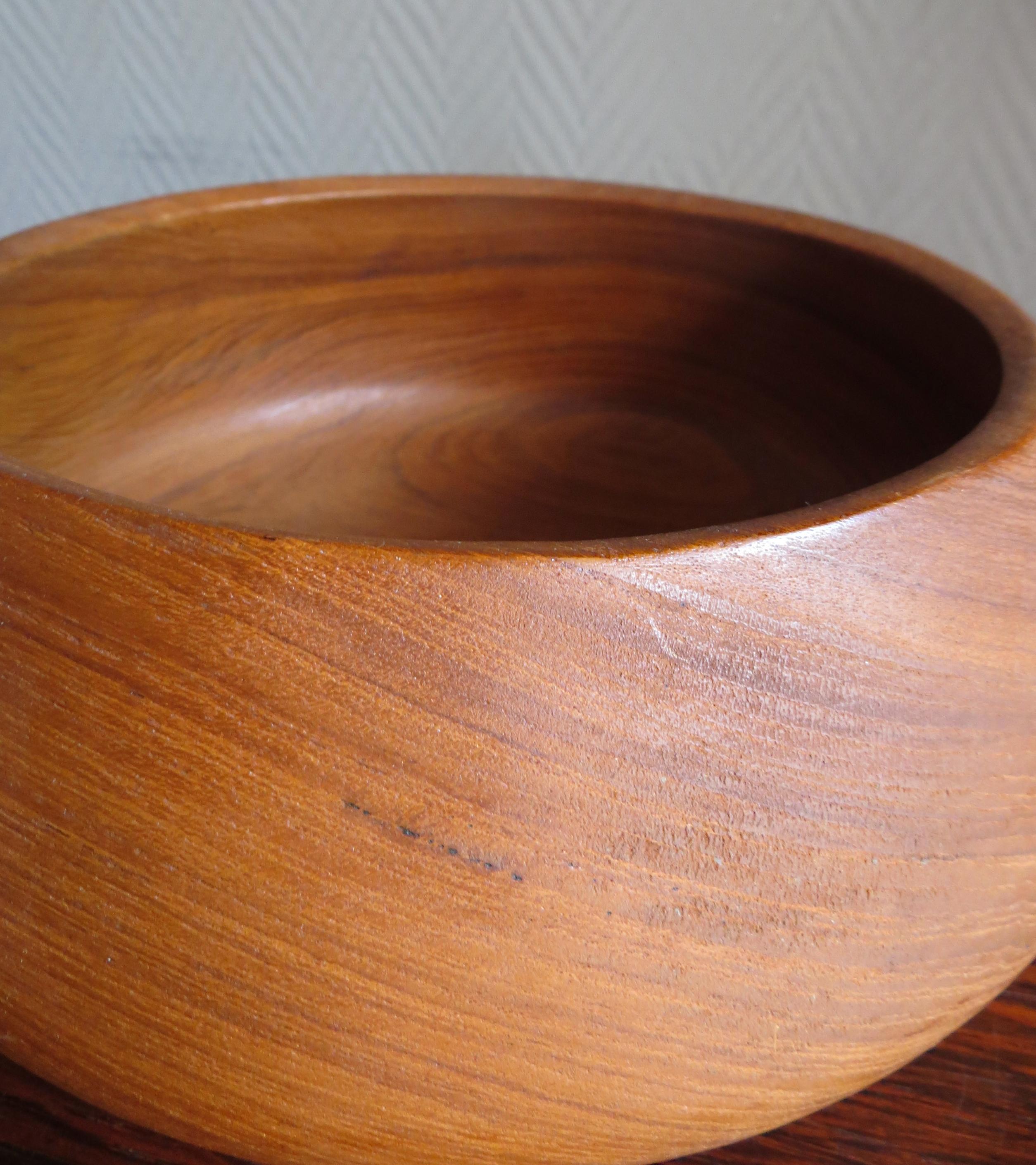 Large Danish Midcentury Hand Moulded & Organic Rounded Shaped Teak Bowl , 1950s For Sale 2