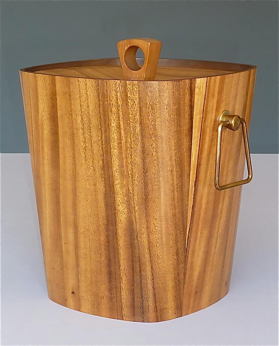 Large Danish Midcentury Ice Bucket Wine Cooler Teak Walnut Patinated Brass 1950s In Good Condition In Nierstein am Rhein, DE