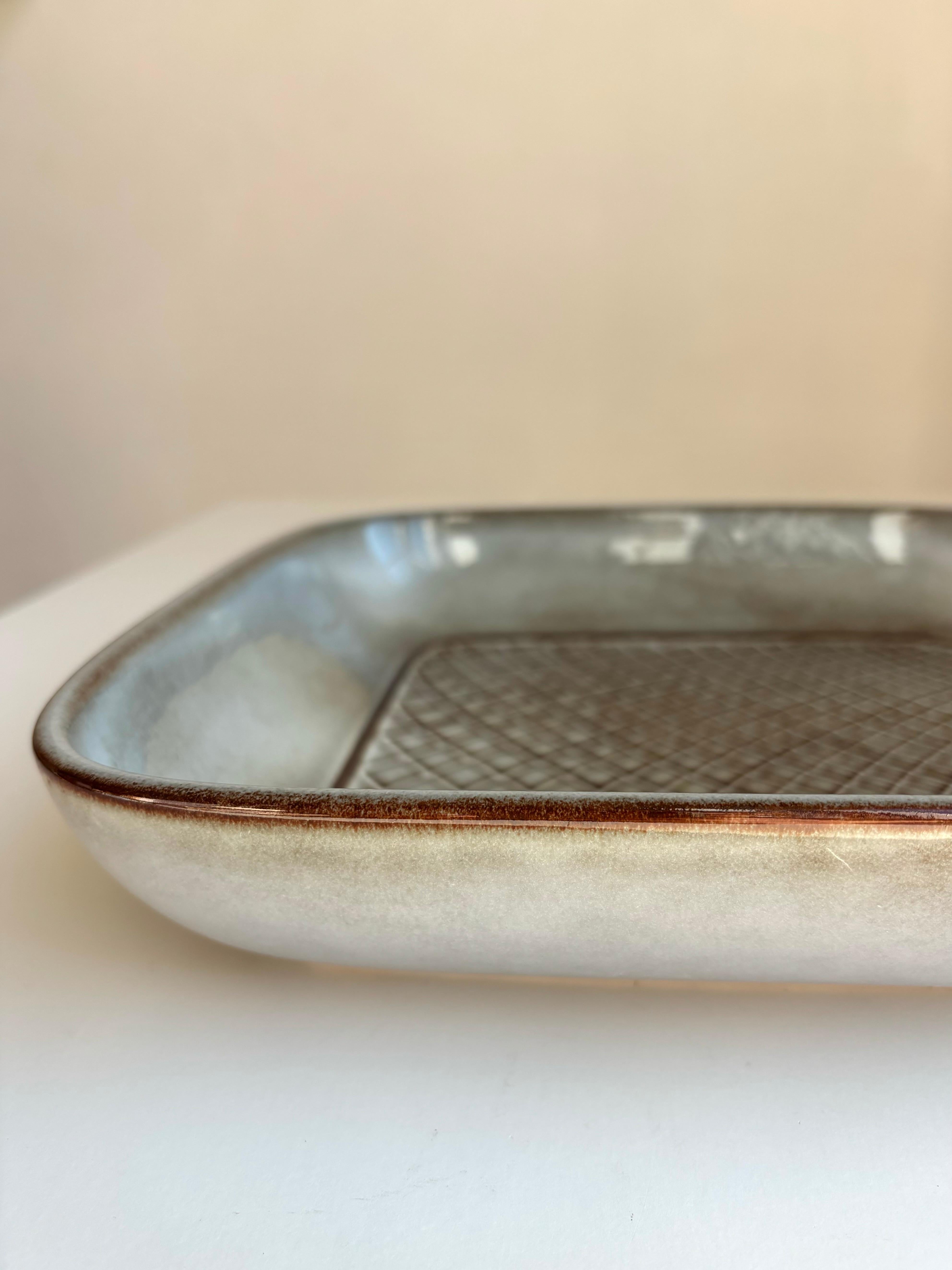 Grand plat danois moderne en céramique grise pour Søholm, années 1960 en vente 1