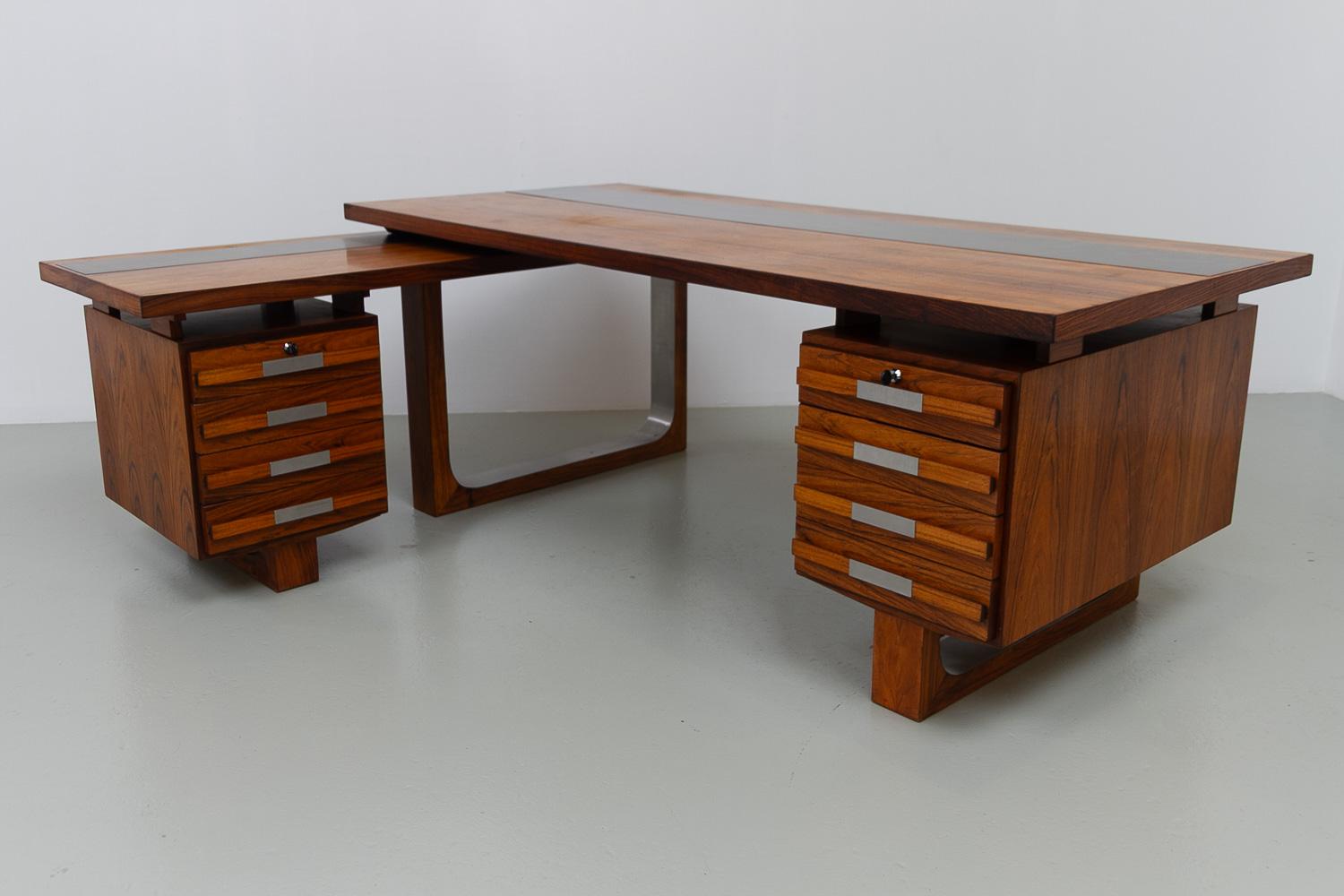 Large Danish Modern L-shaped Rosewood and Steel Desk with Sideboard, 1970s. For Sale 4