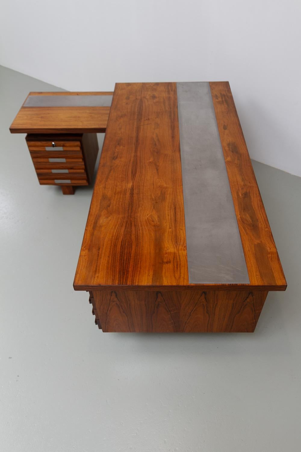 Large Danish Modern L-shaped Rosewood and Steel Desk with Sideboard, 1970s. For Sale 5