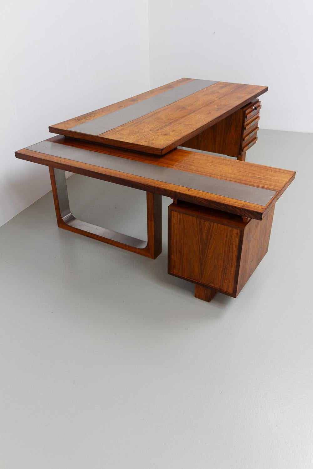 Large Danish Modern L-shaped Rosewood and Steel Desk with Sideboard, 1970s. For Sale 9