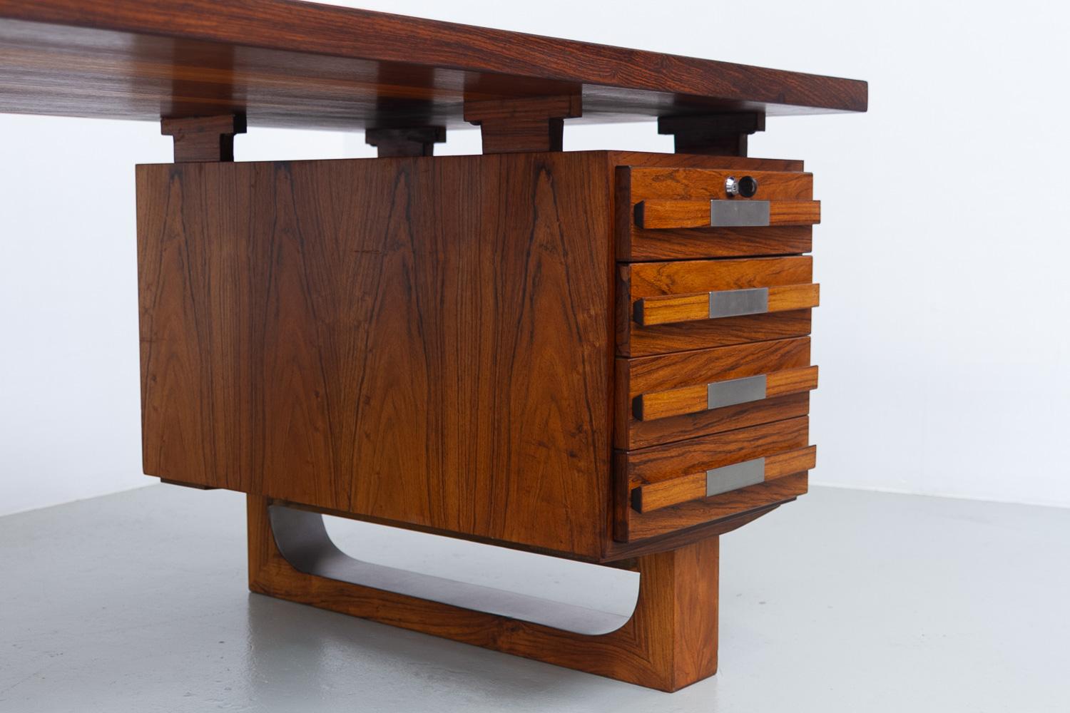 Large Danish Modern L-shaped Rosewood and Steel Desk with Sideboard, 1970s. For Sale 11