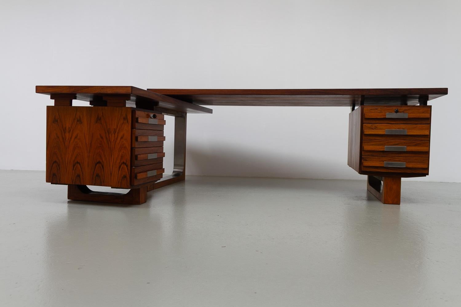 Large Danish Modern L-shaped Rosewood and Steel Desk with Sideboard, 1970s. For Sale 13