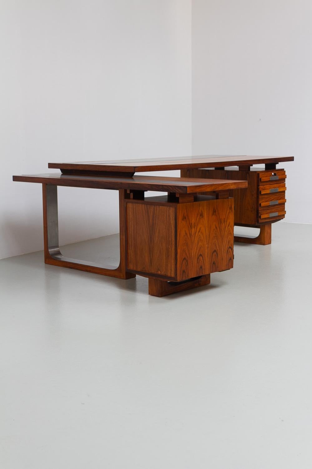 Large Danish Modern L-shaped Rosewood and Steel Desk with Sideboard, 1970s. For Sale 14