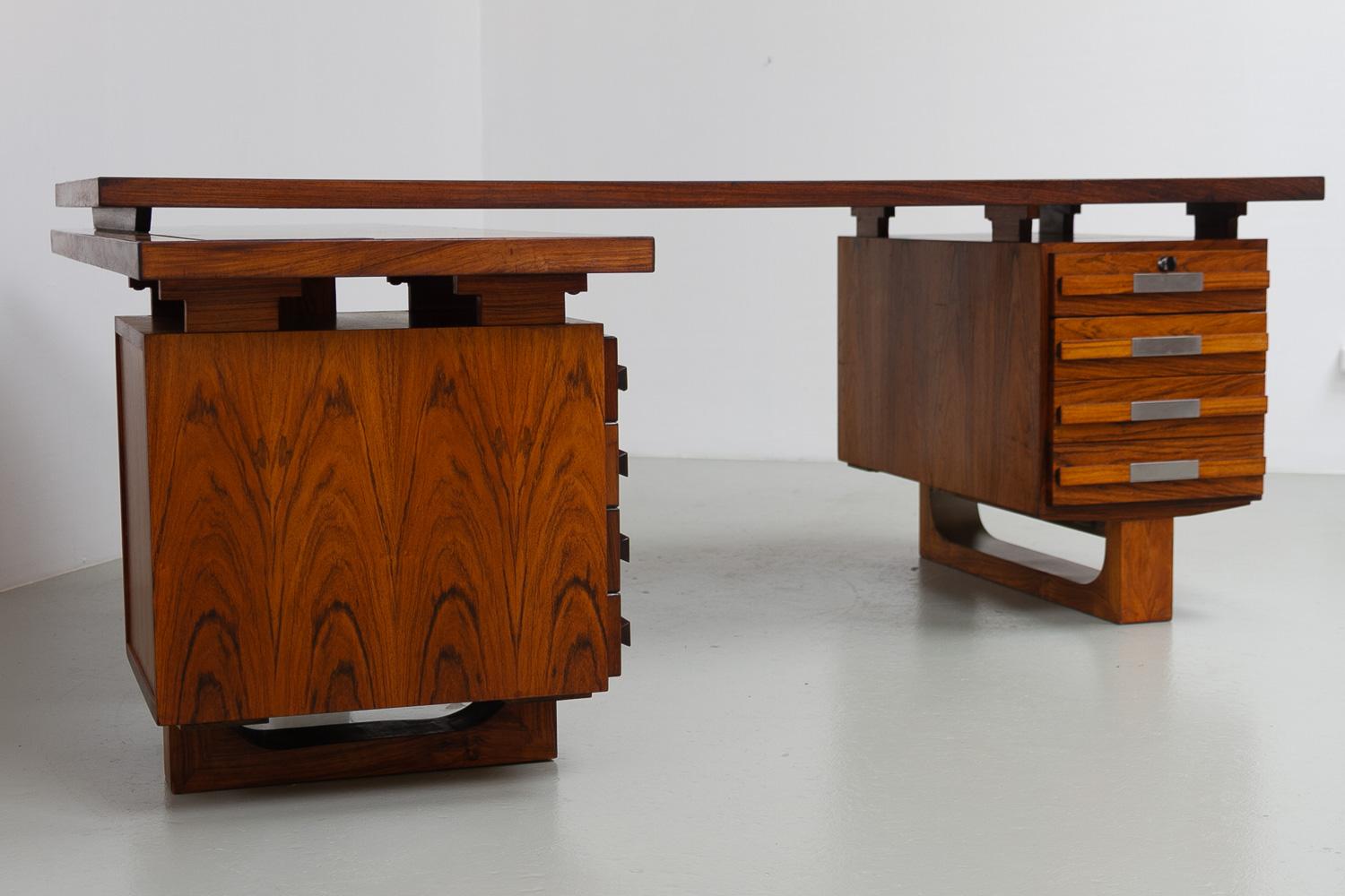 Large Danish Modern L-shaped Rosewood and Steel Desk with Sideboard, 1970s. In Good Condition For Sale In Asaa, DK
