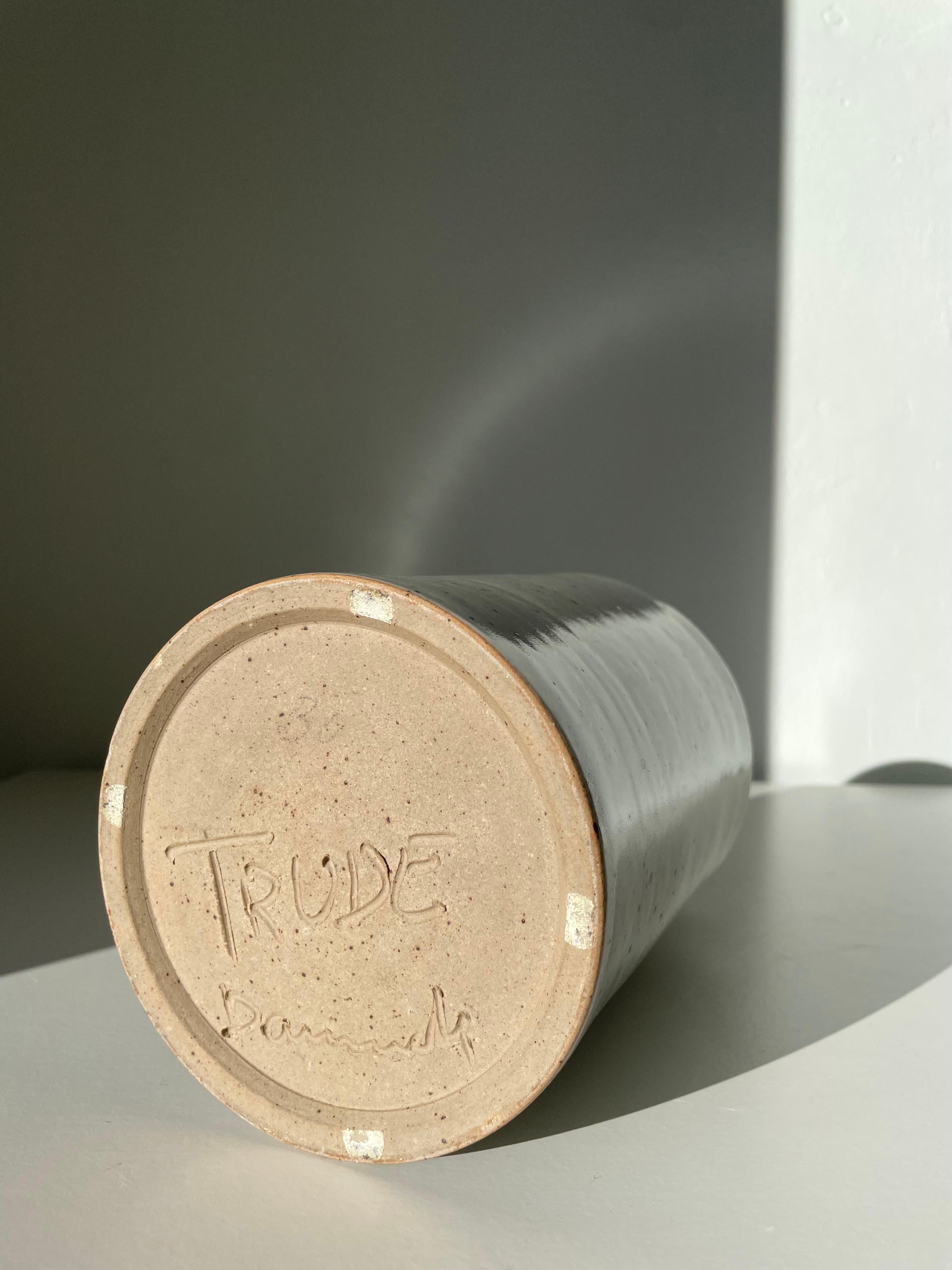 I. A. B. Jespersen Vaso moderno danese di grandi dimensioni in ceramica grigia colorata a mano, anni '60 in vendita 3