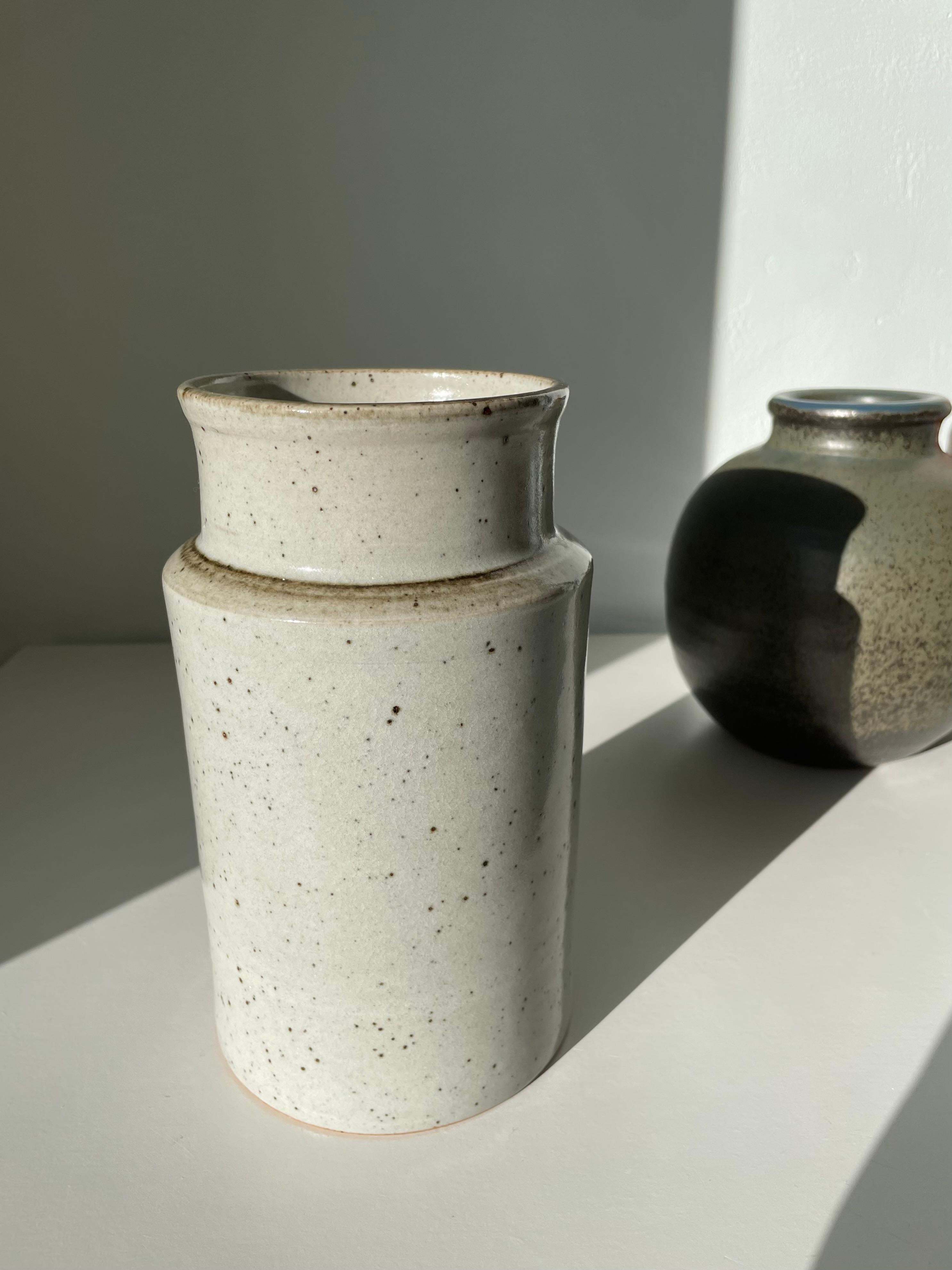 20th Century Jespersen Danish Modern Large Gray Hand-thrown Ceramic Cylinder Vase, 1960s For Sale