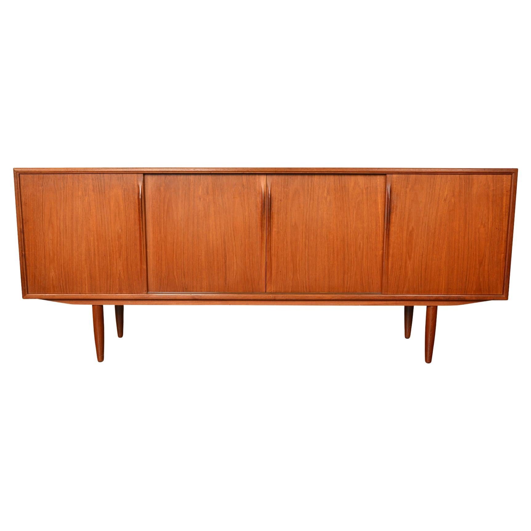 Grande credenza danese moderna in teak di Axel Christensen Odder in vendita
