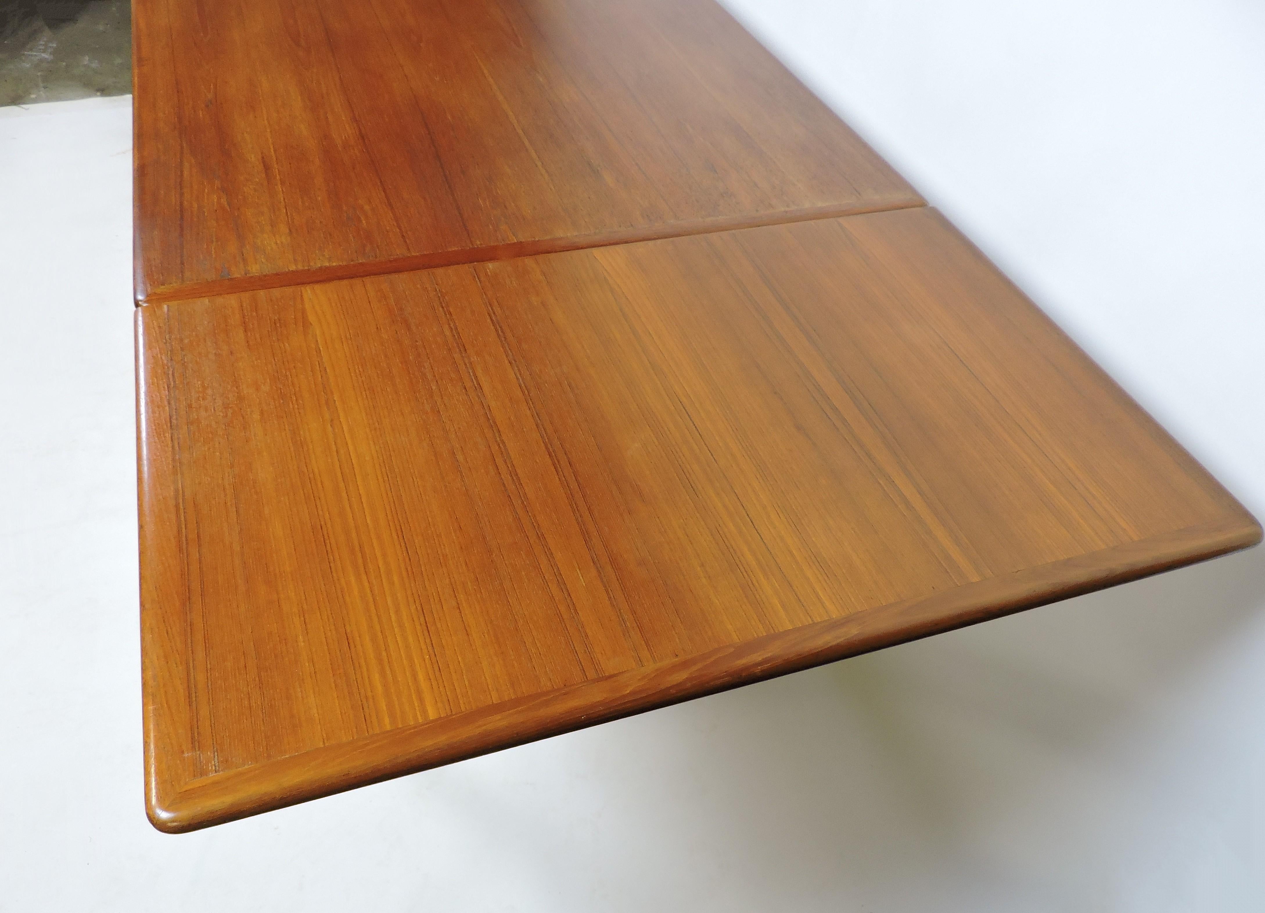 Large Danish Modern Teak Extendable Dining Table with Self-Storing Leaves In Good Condition In Chesterfield, NJ